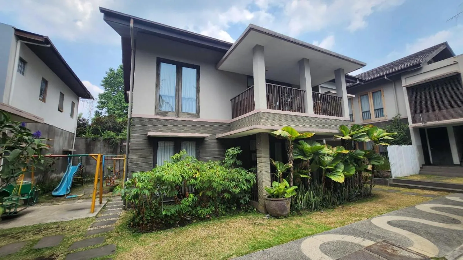 Property building in Summer Hills Hotel & Villas Bandung