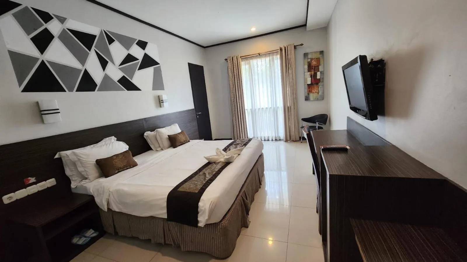 TV and multimedia, Bed in Summer Hills Hotel & Villas Bandung