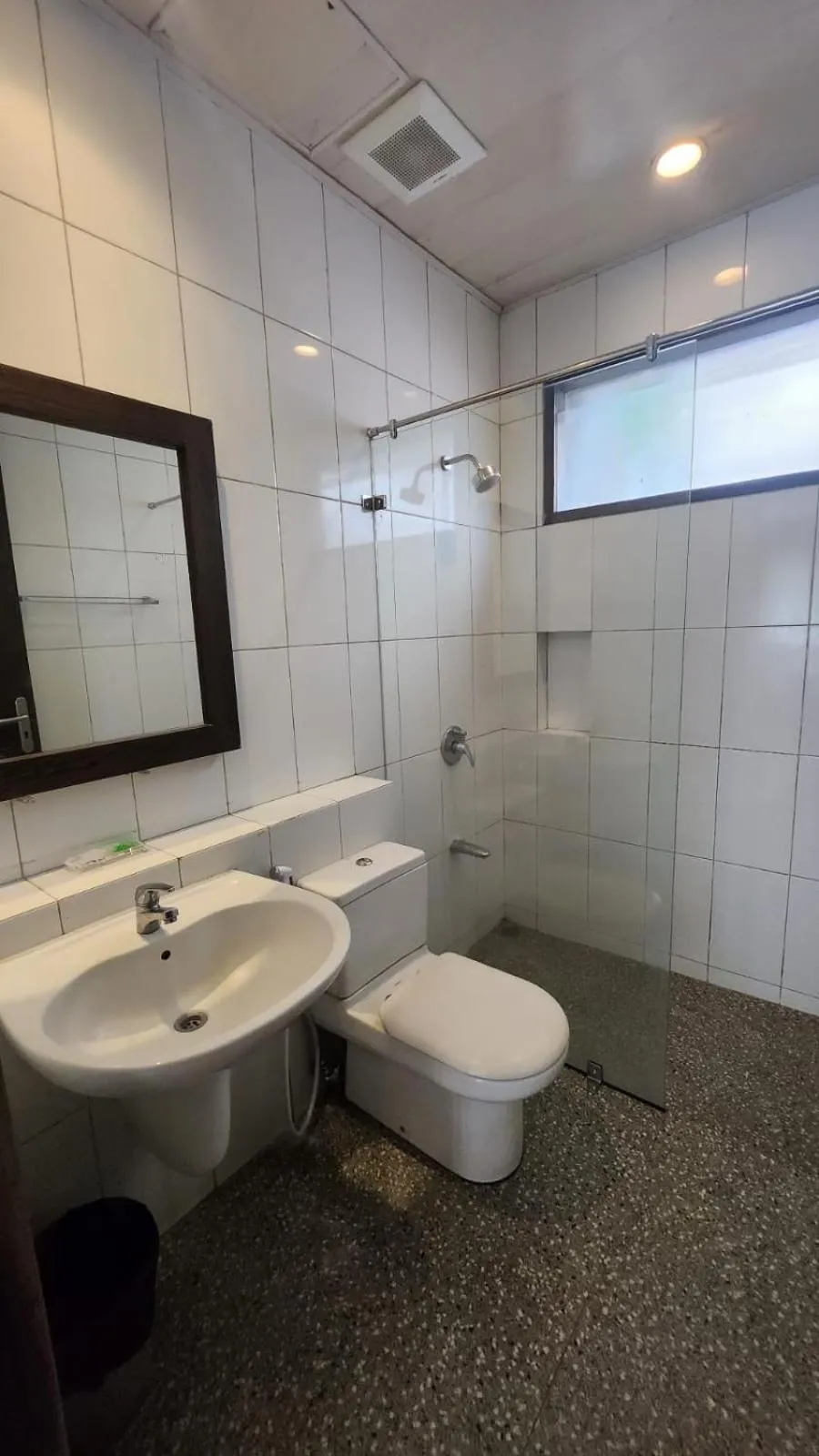 Shower in Summer Hills Hotel & Villas Bandung