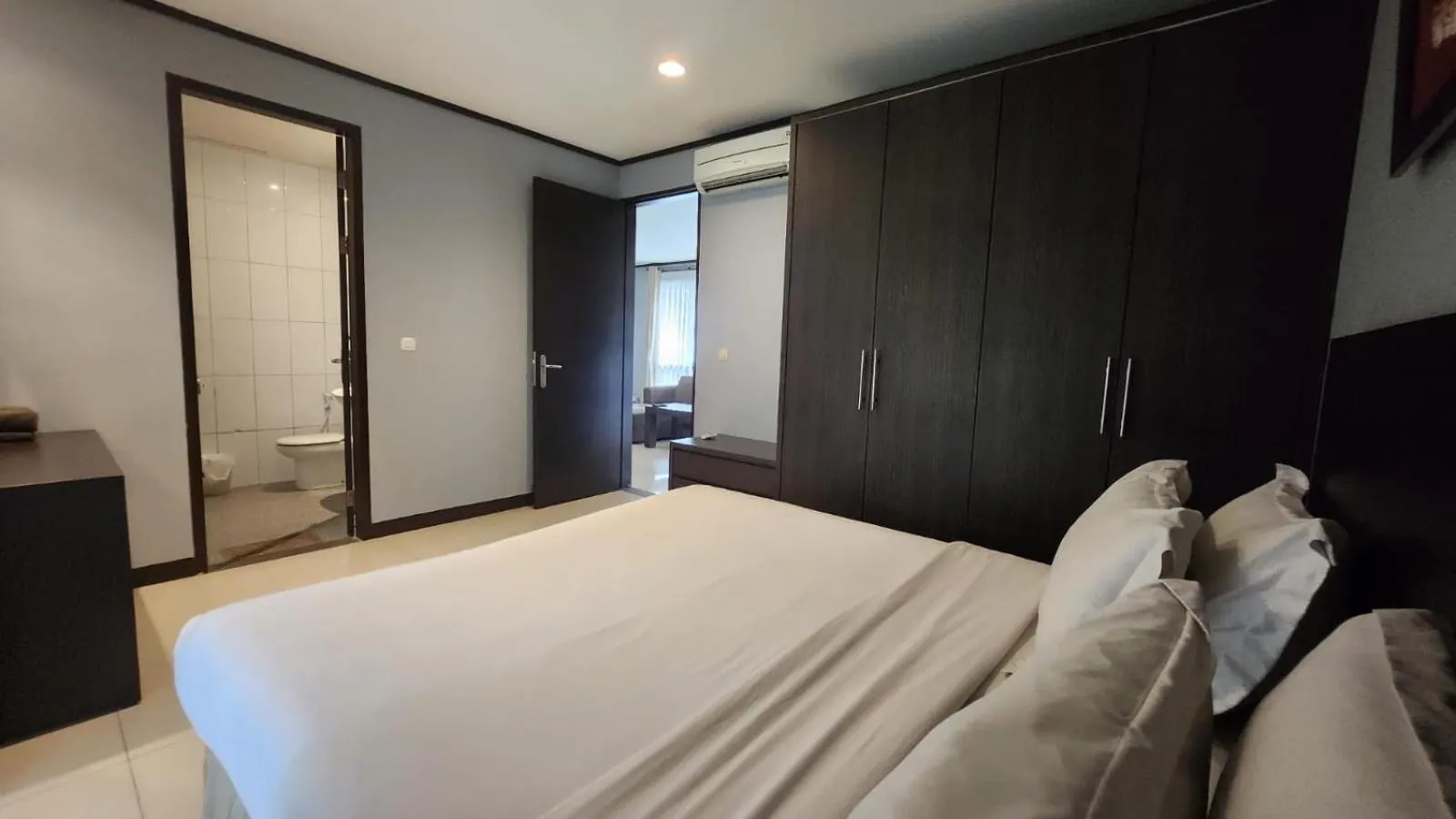 Bathroom, Bed in Summer Hills Hotel & Villas Bandung