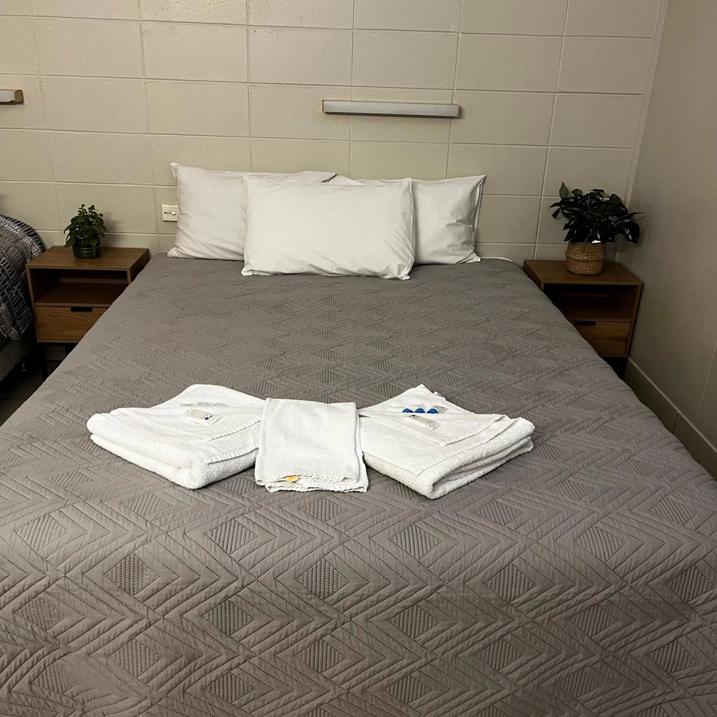 Bed in Jambin hotel motel