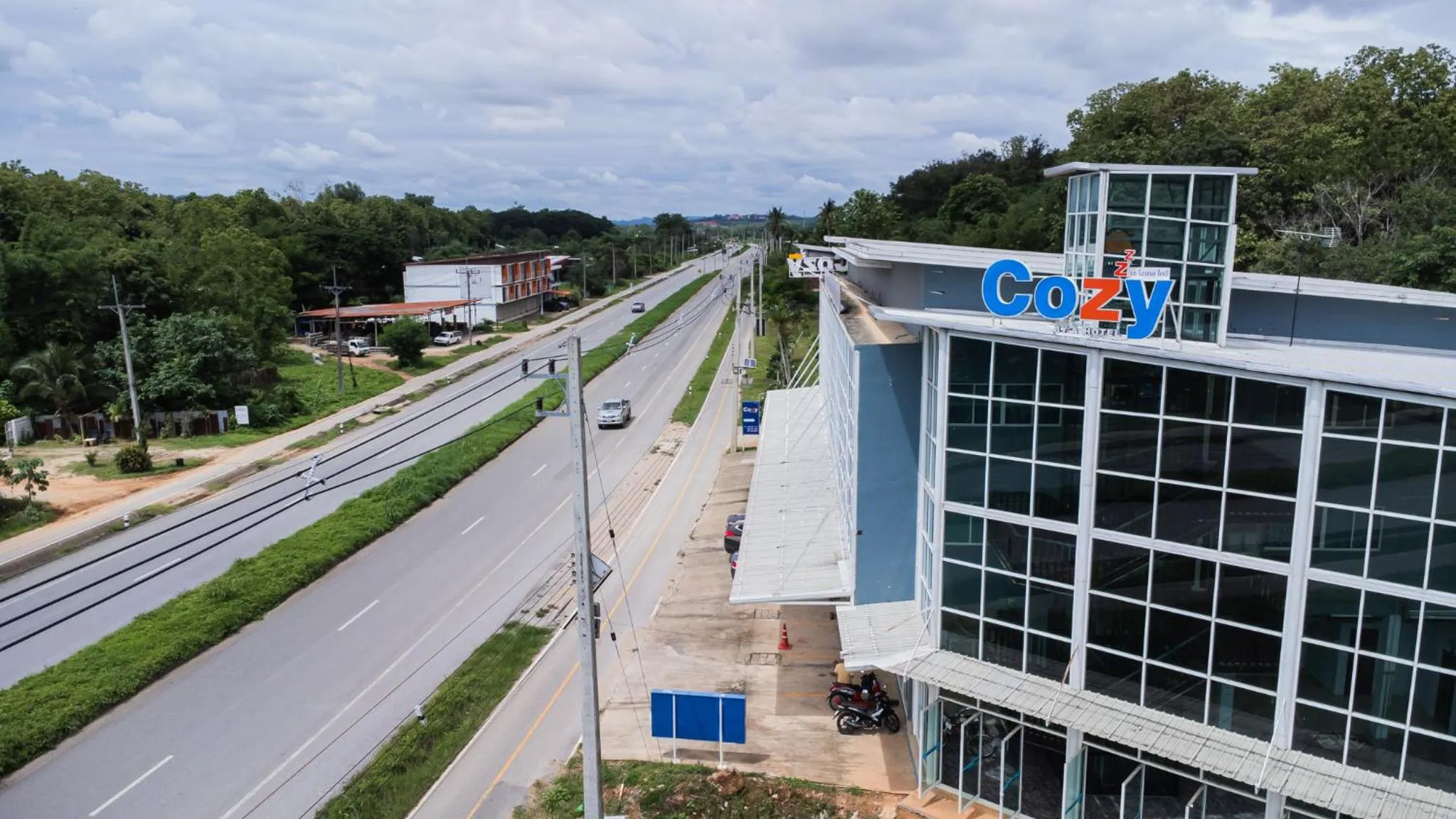 Bird's eye view in A Hotel Cozy