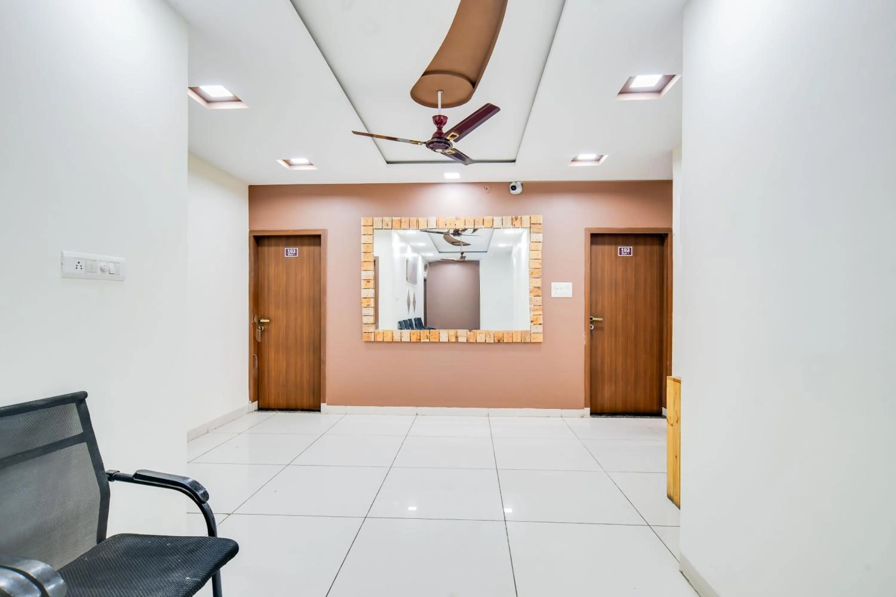 Lobby or reception in Super Collection O Indore Near Omax City 1