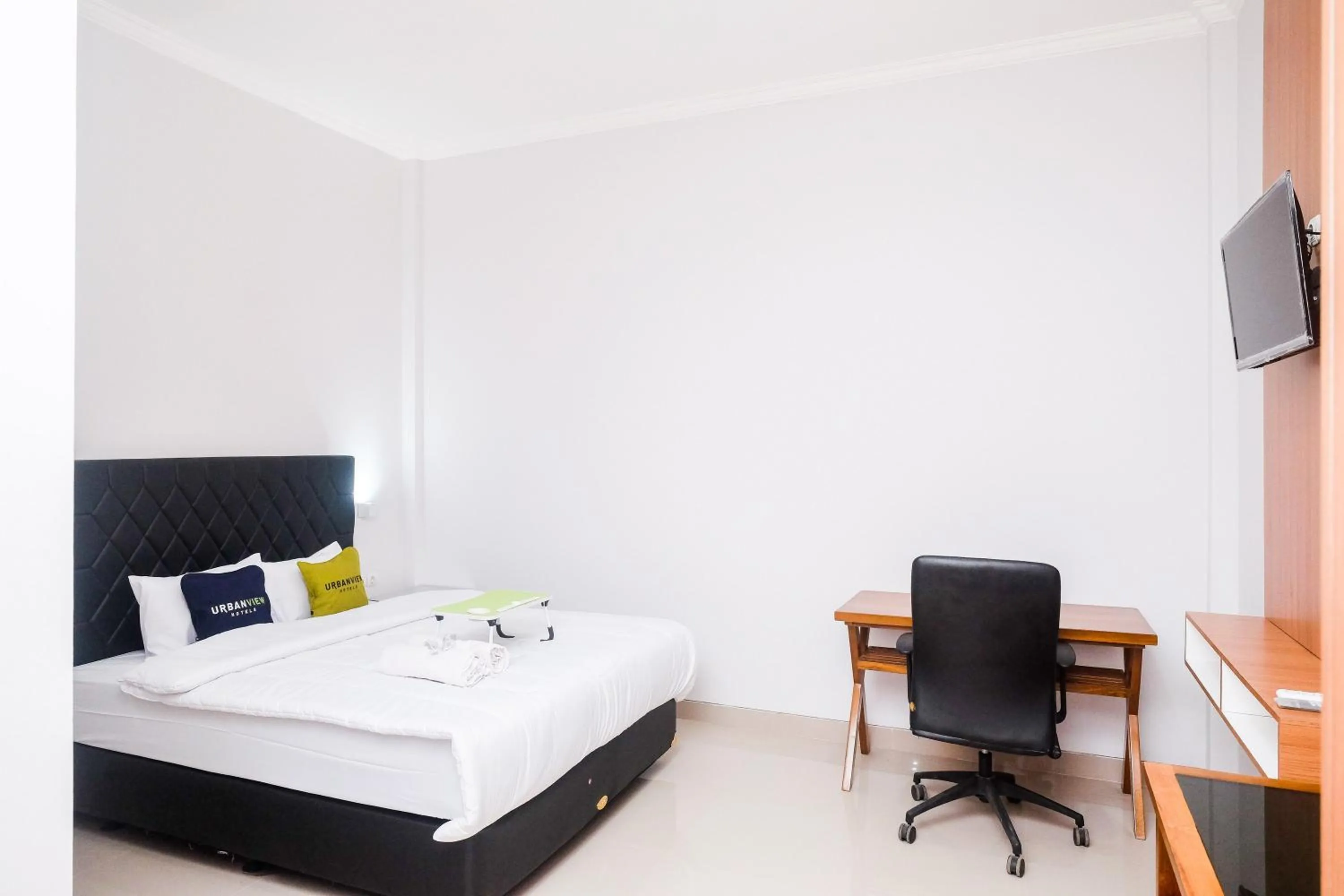 Bed in Urbanview Syariah Loji Arum Stasiun Klaten by RedDoorz