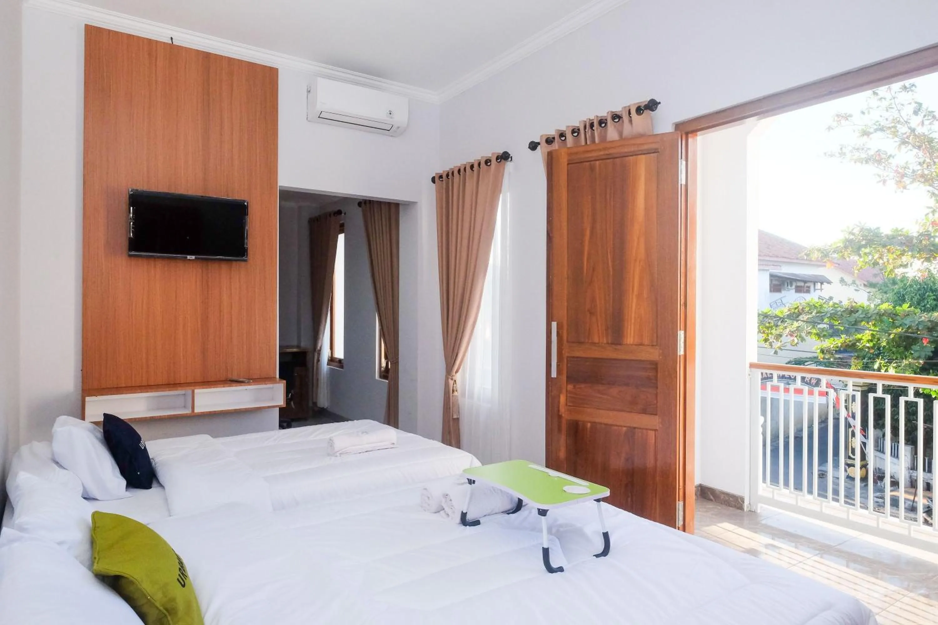 Bed in Urbanview Syariah Loji Arum Stasiun Klaten by RedDoorz