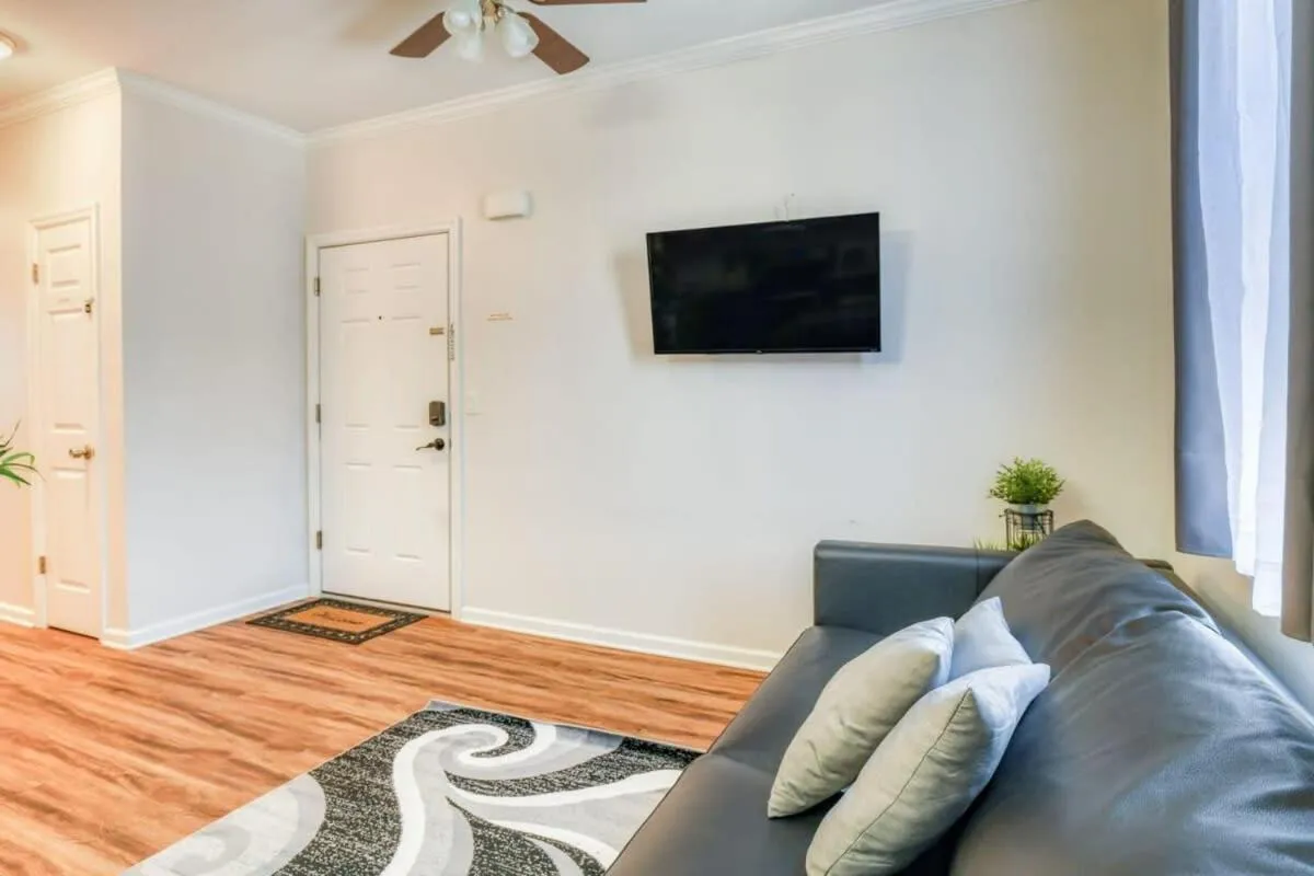 TWO Modern Apartment Minutes to NYC