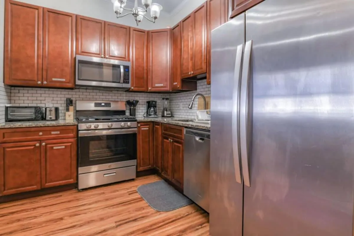 TWO Modern Apartment Minutes to NYC