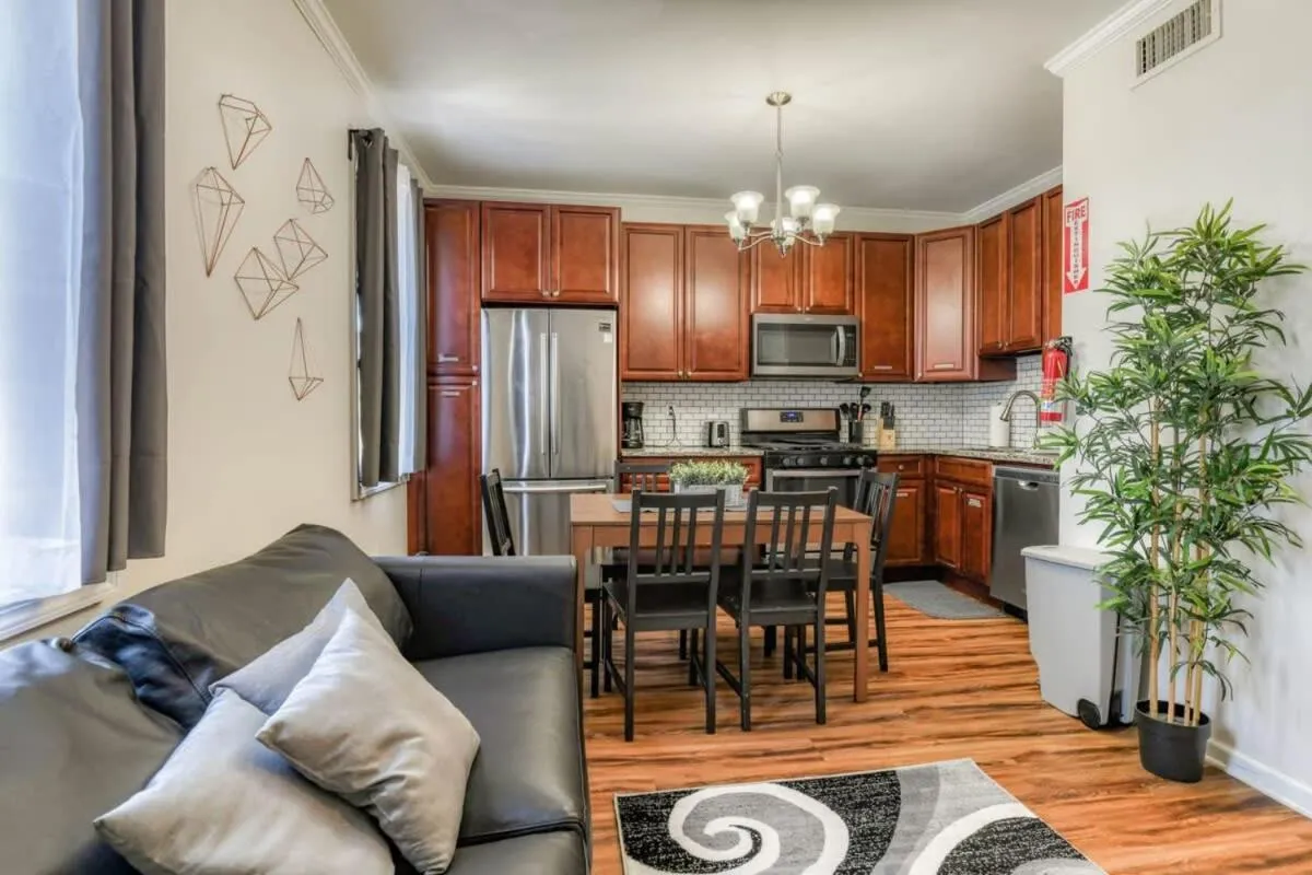 TWO Modern Apartment Minutes to NYC