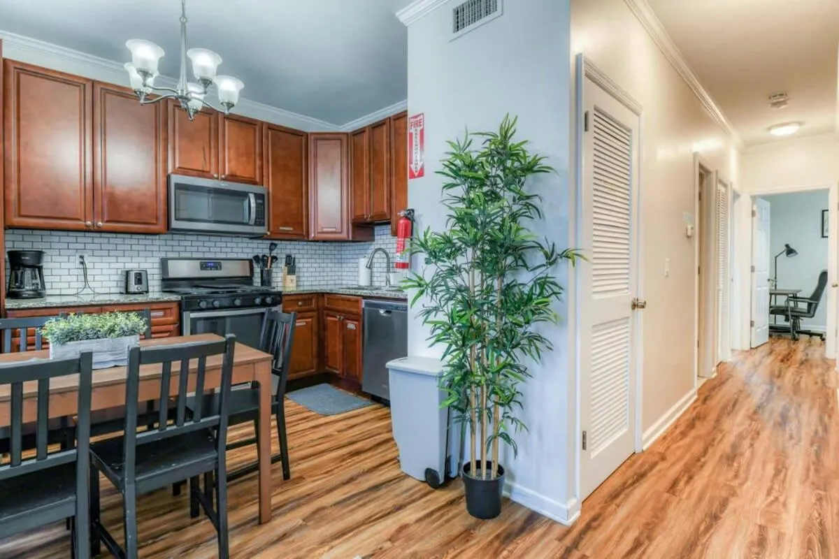 TWO Modern Apartment Minutes to NYC