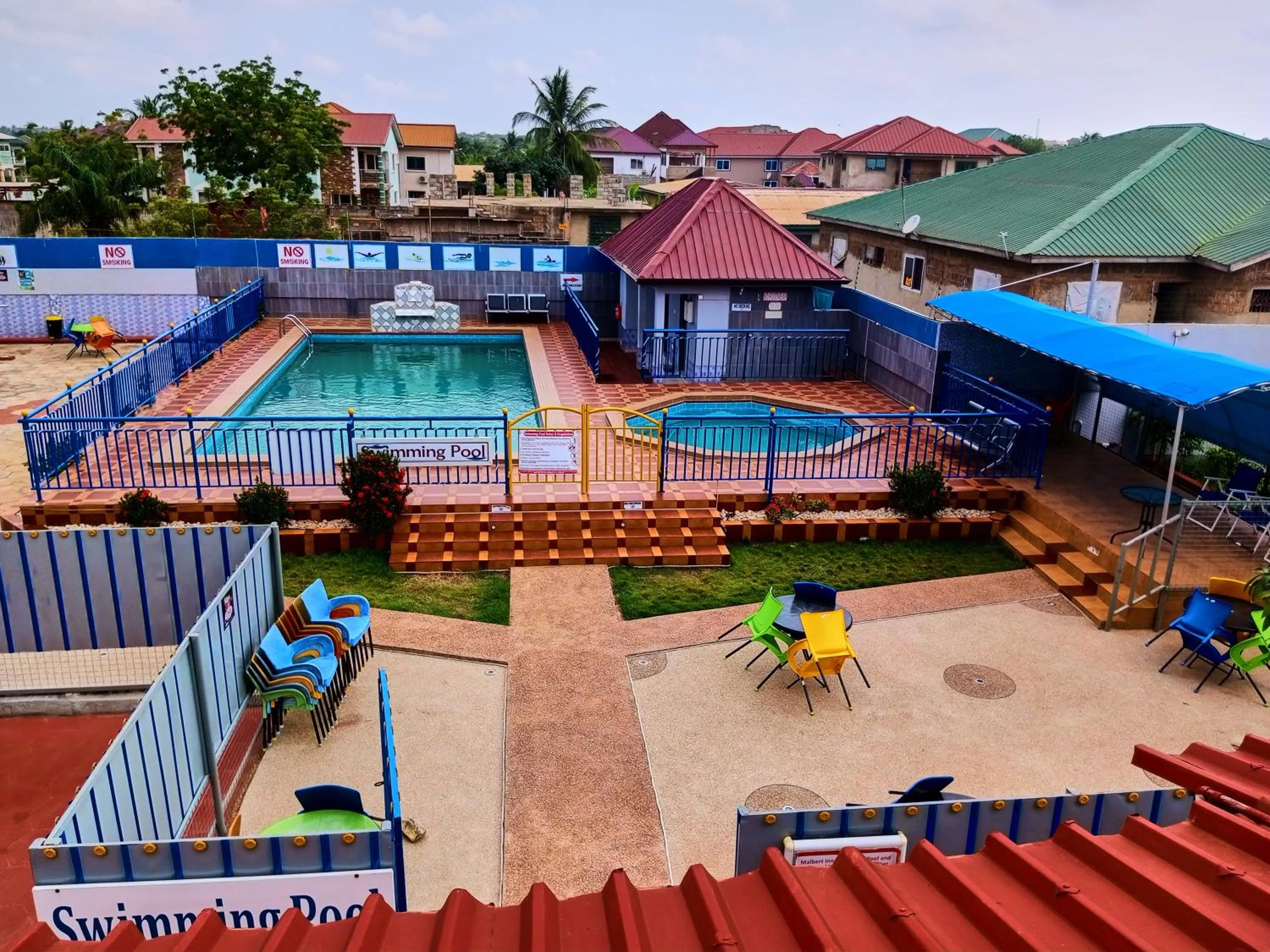 Swimming pool in Malbert Inn