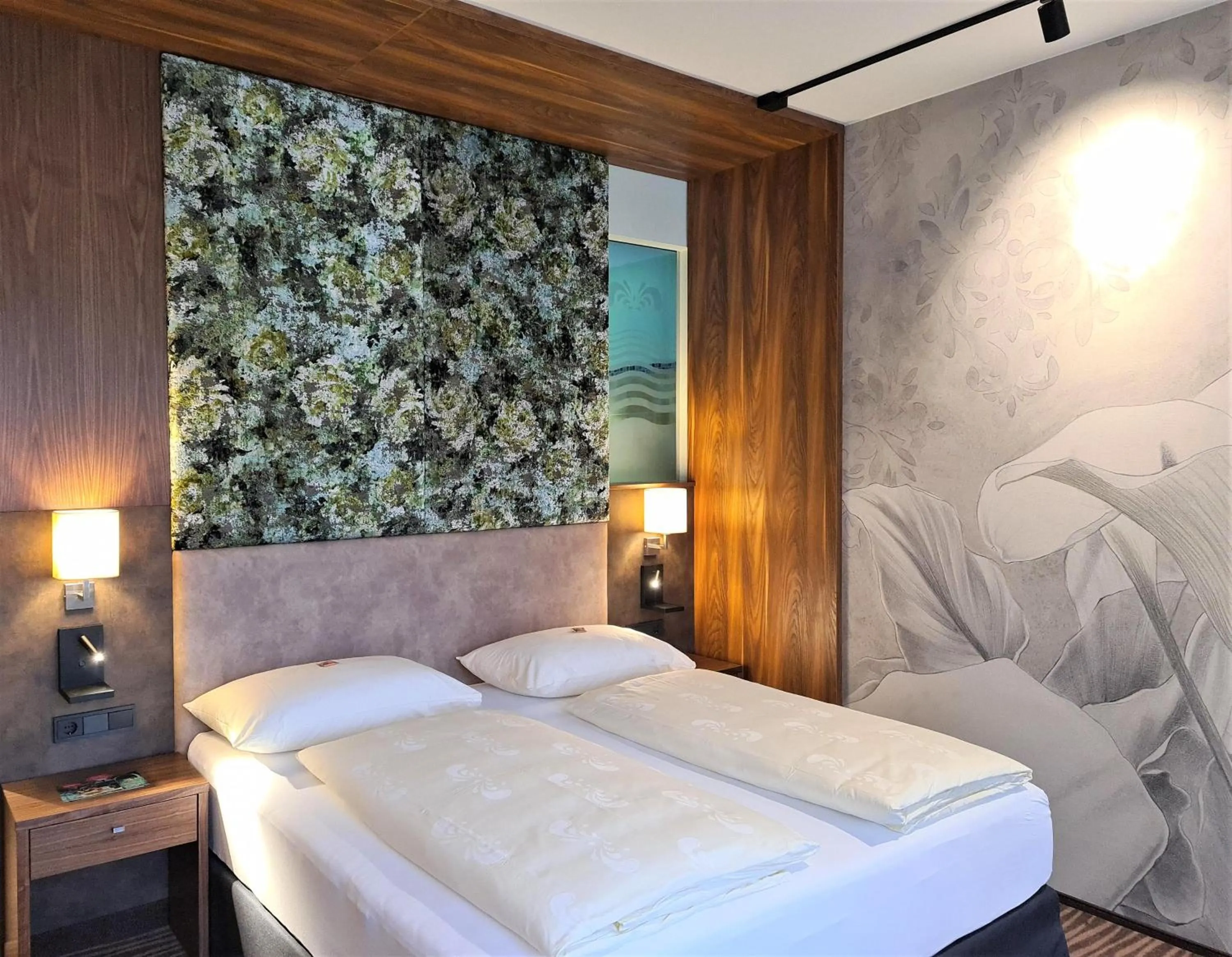 Photo of the whole room, Bed in EurothermenResort Bad Schallerbach - Hotel Paradiso Superior