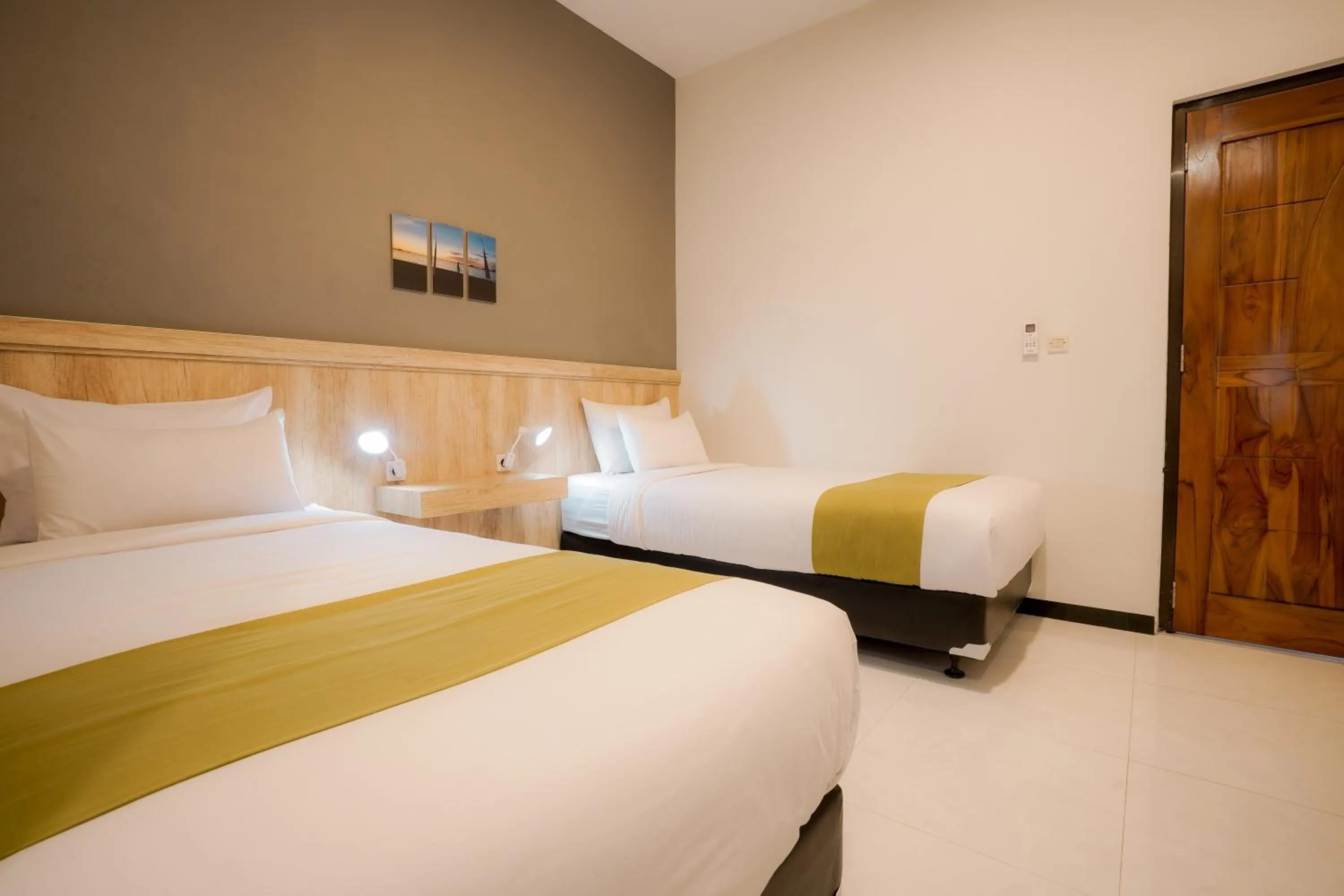 Bed in El Ora Hotel & Eatery Labuan Bajo