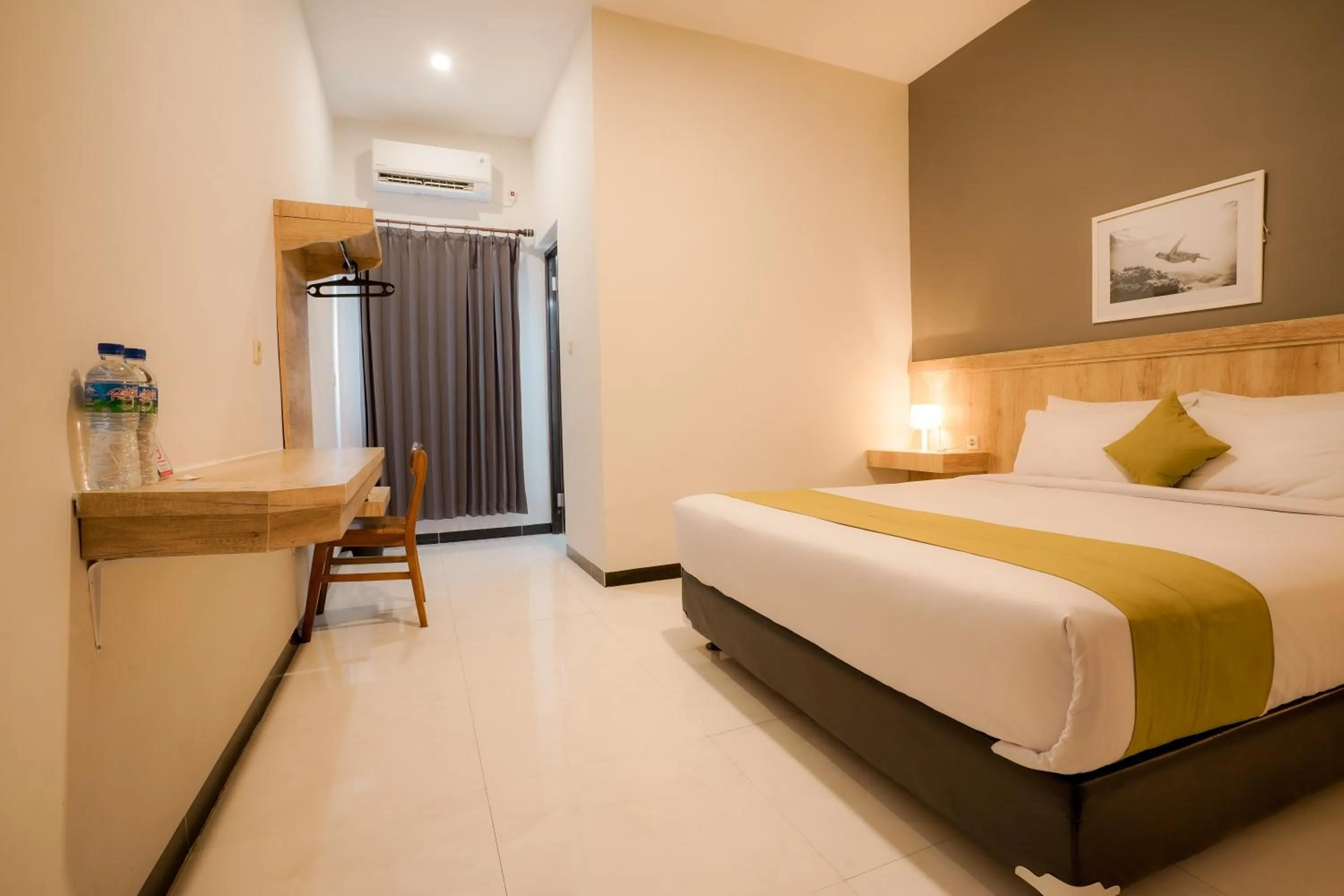 Bed in El Ora Hotel & Eatery Labuan Bajo