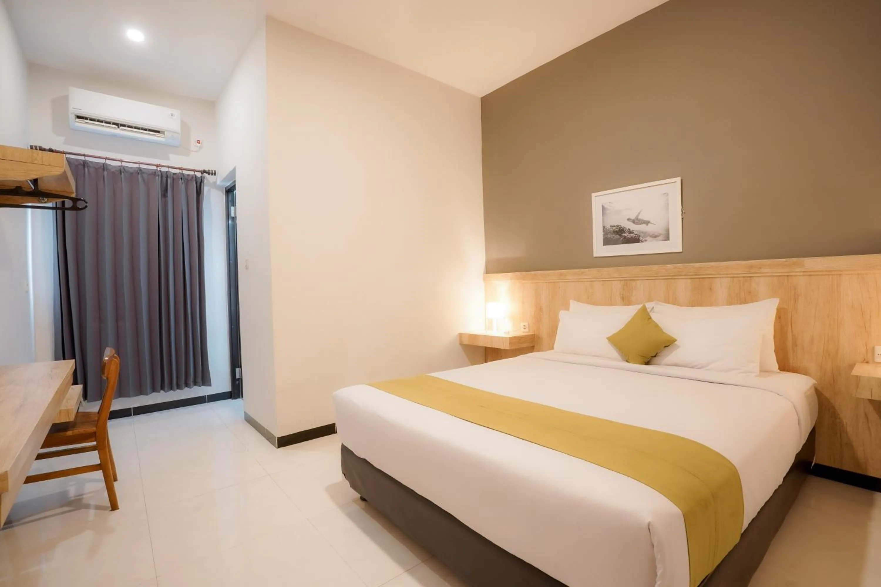 Bed in El Ora Hotel & Eatery Labuan Bajo