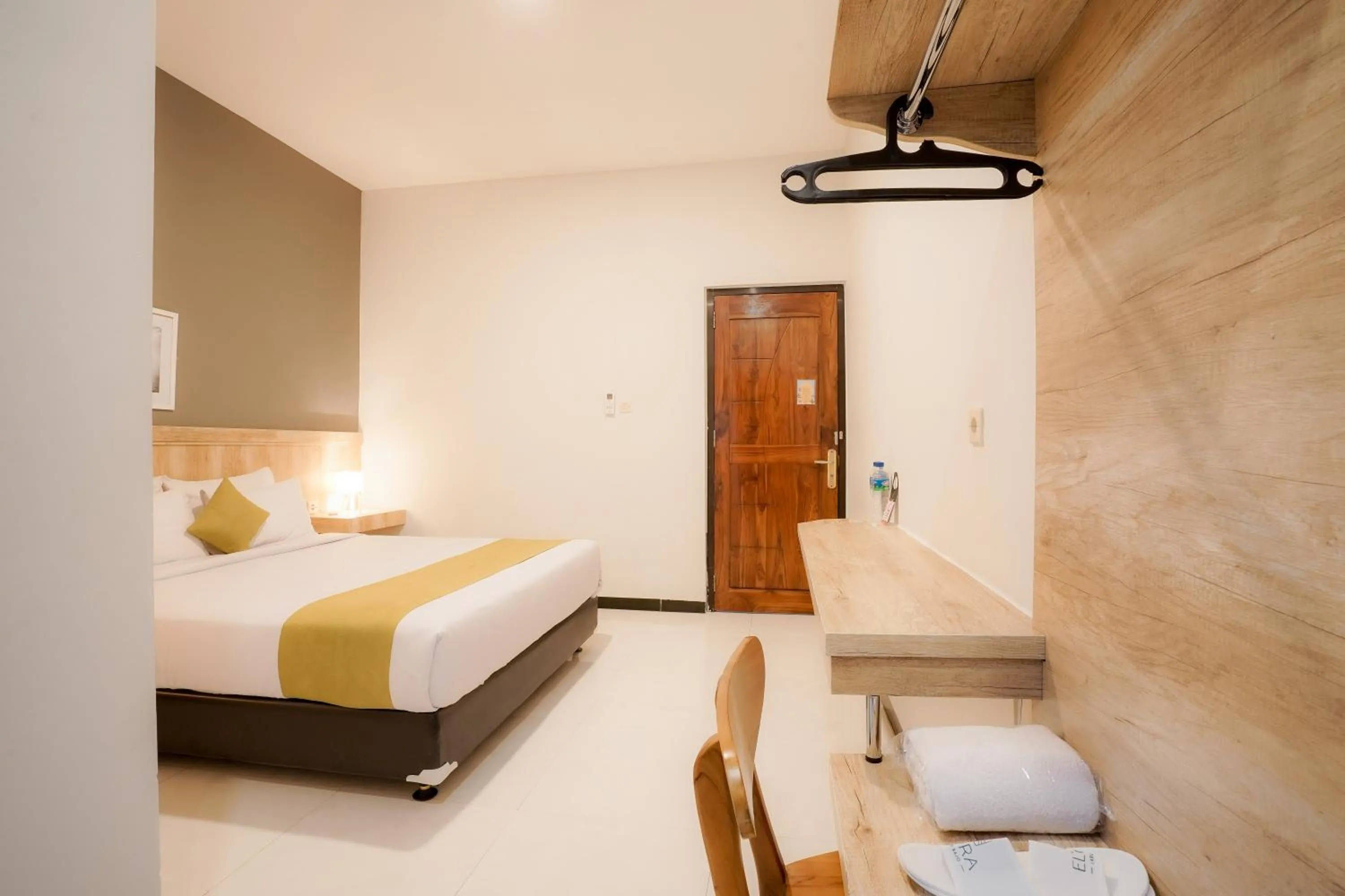 Bed in El Ora Hotel & Eatery Labuan Bajo