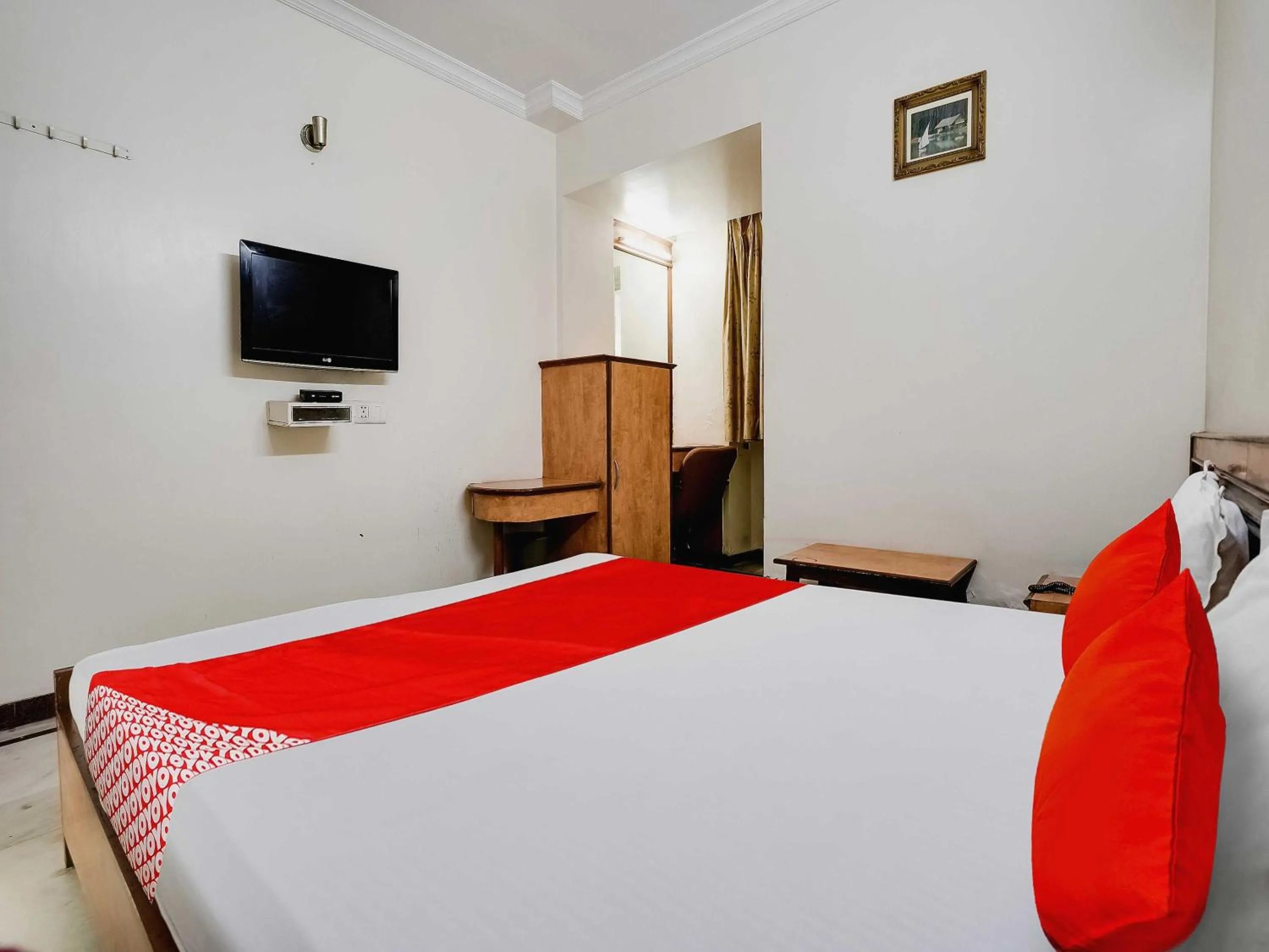 Bedroom, Bed in Hotel O Raj Palace