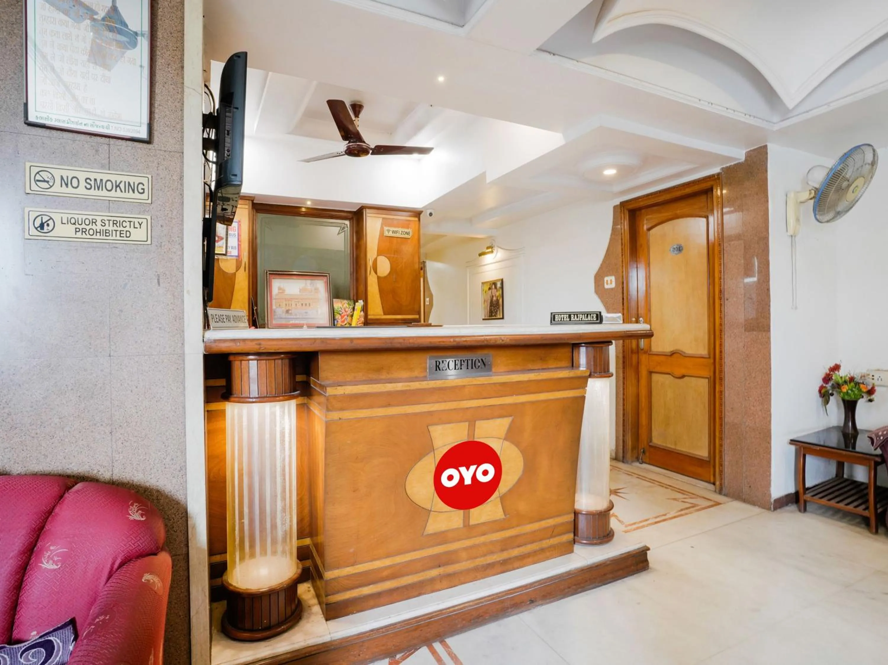 Lobby or reception in Hotel O Raj Palace