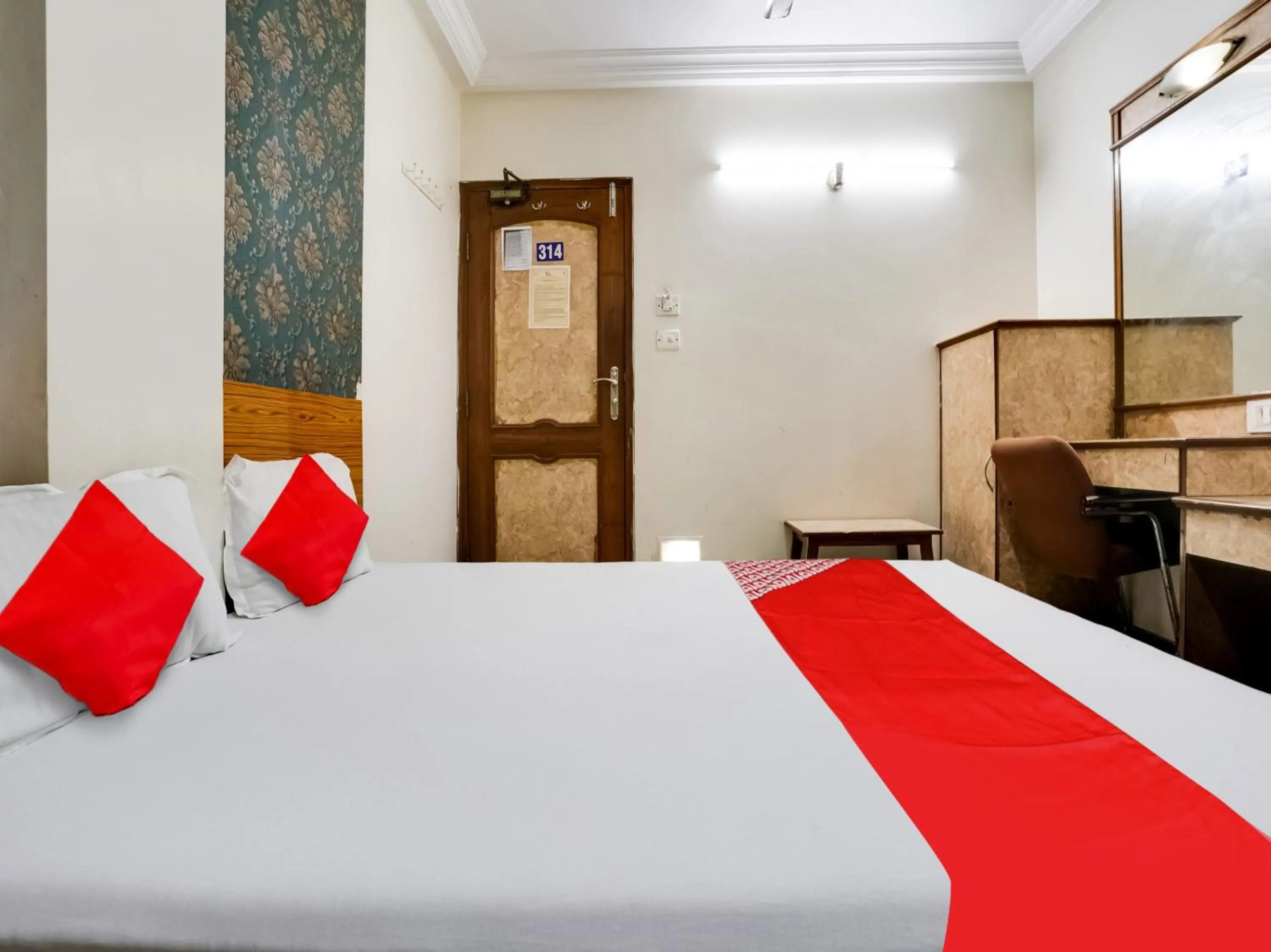 Bedroom, Bed in Hotel O Raj Palace