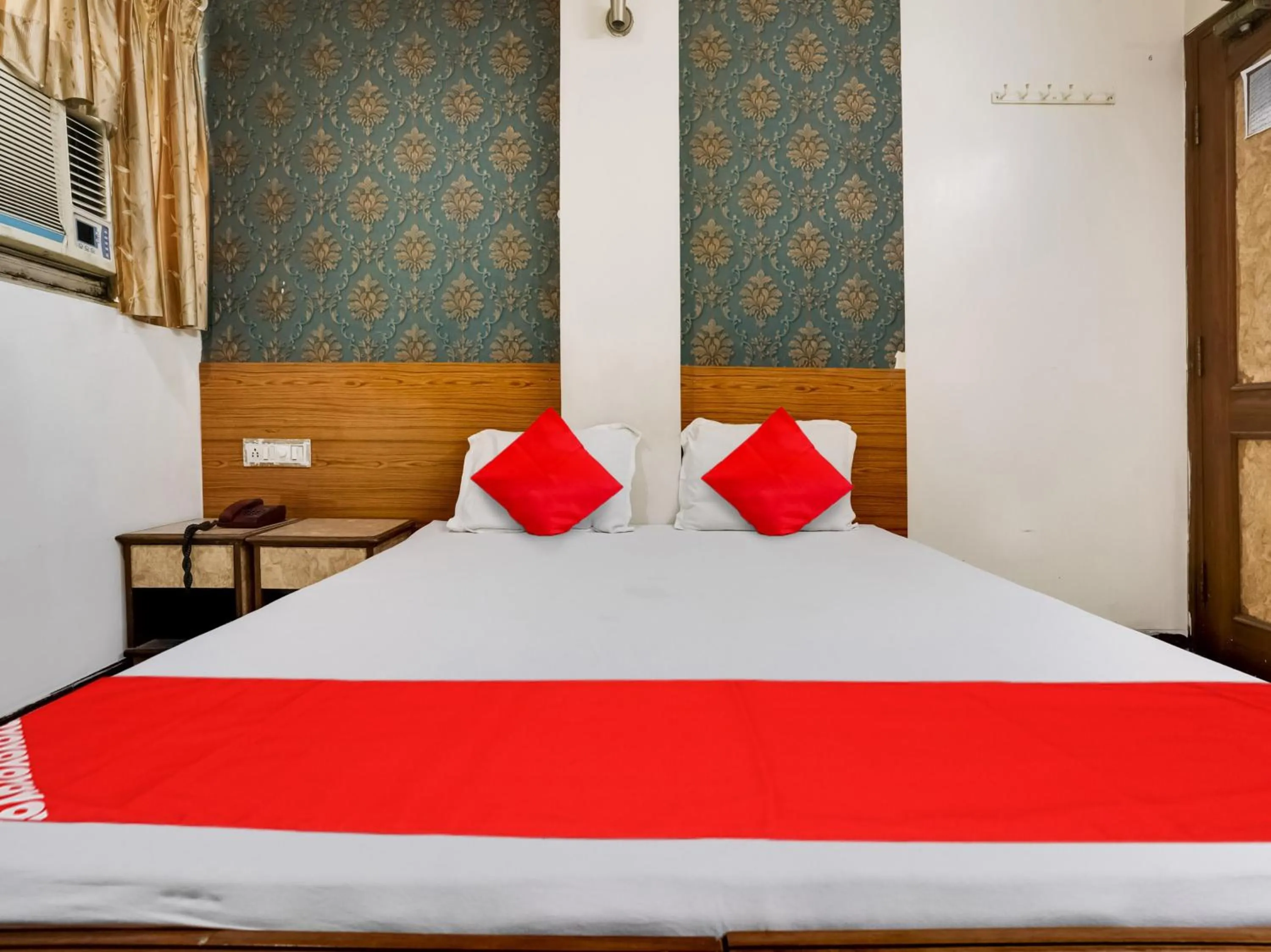 Bedroom, Bed in Hotel O Raj Palace