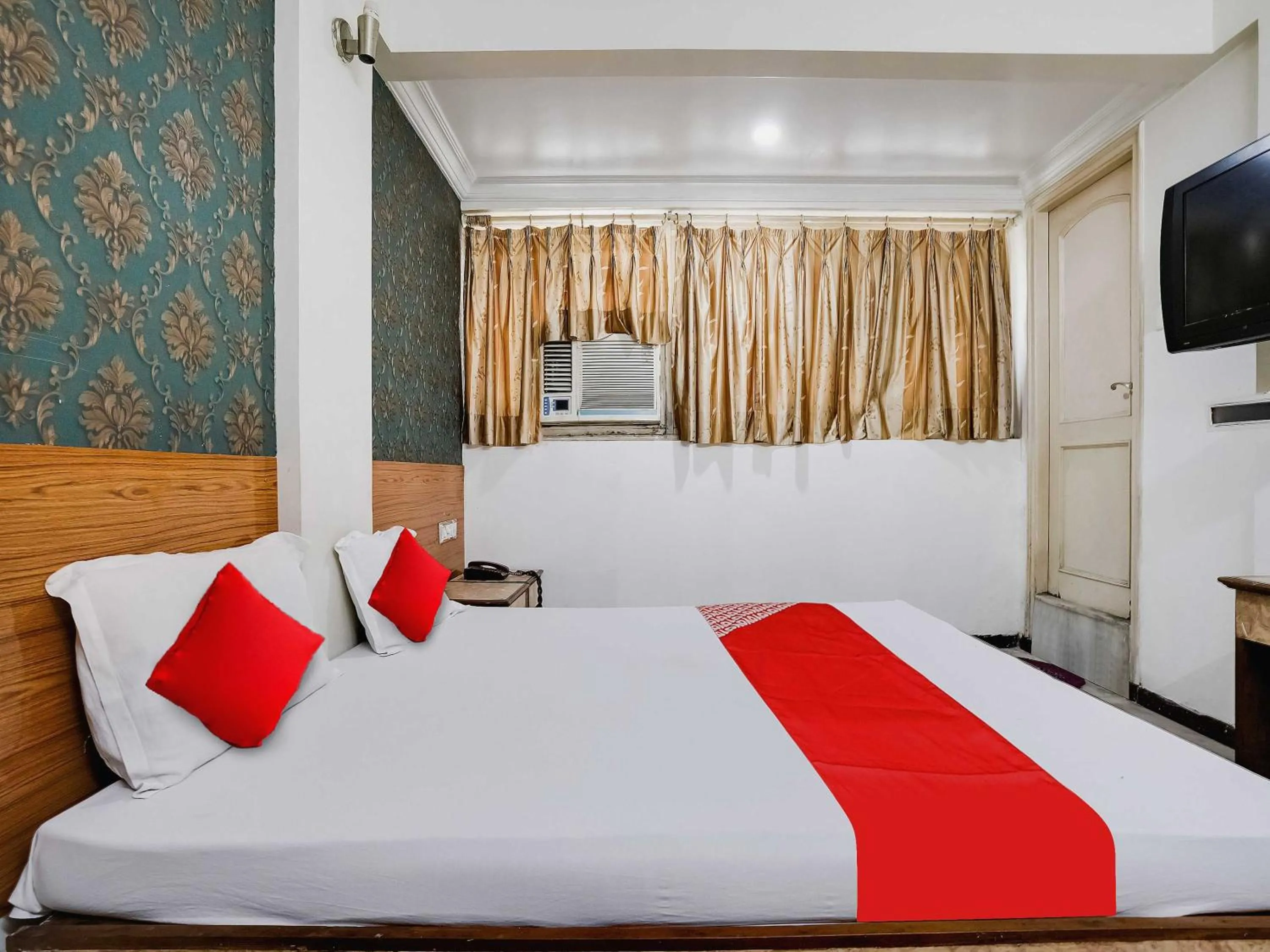Bedroom, Bed in Hotel O Raj Palace