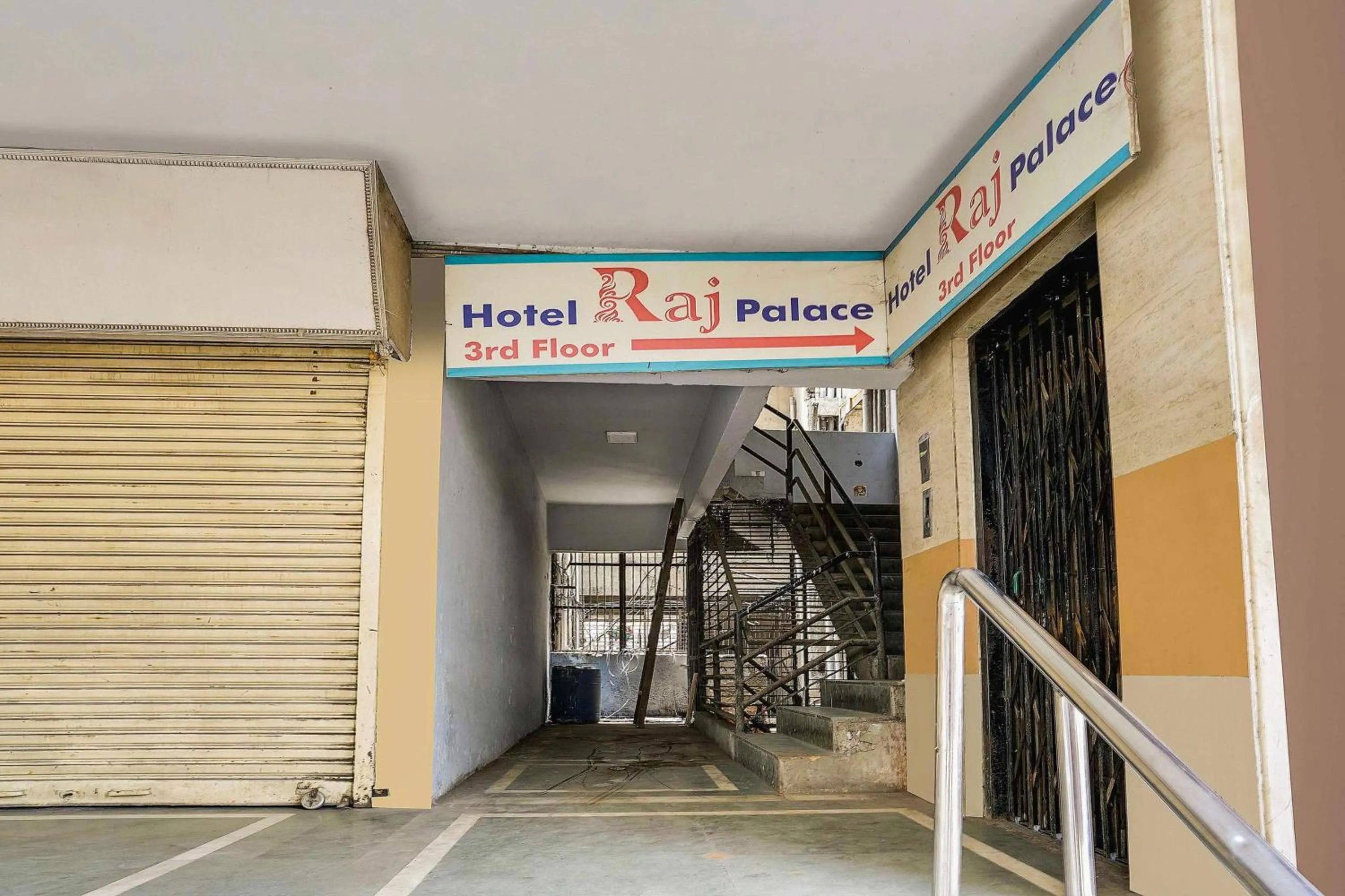 Facade/entrance in Hotel O Raj Palace