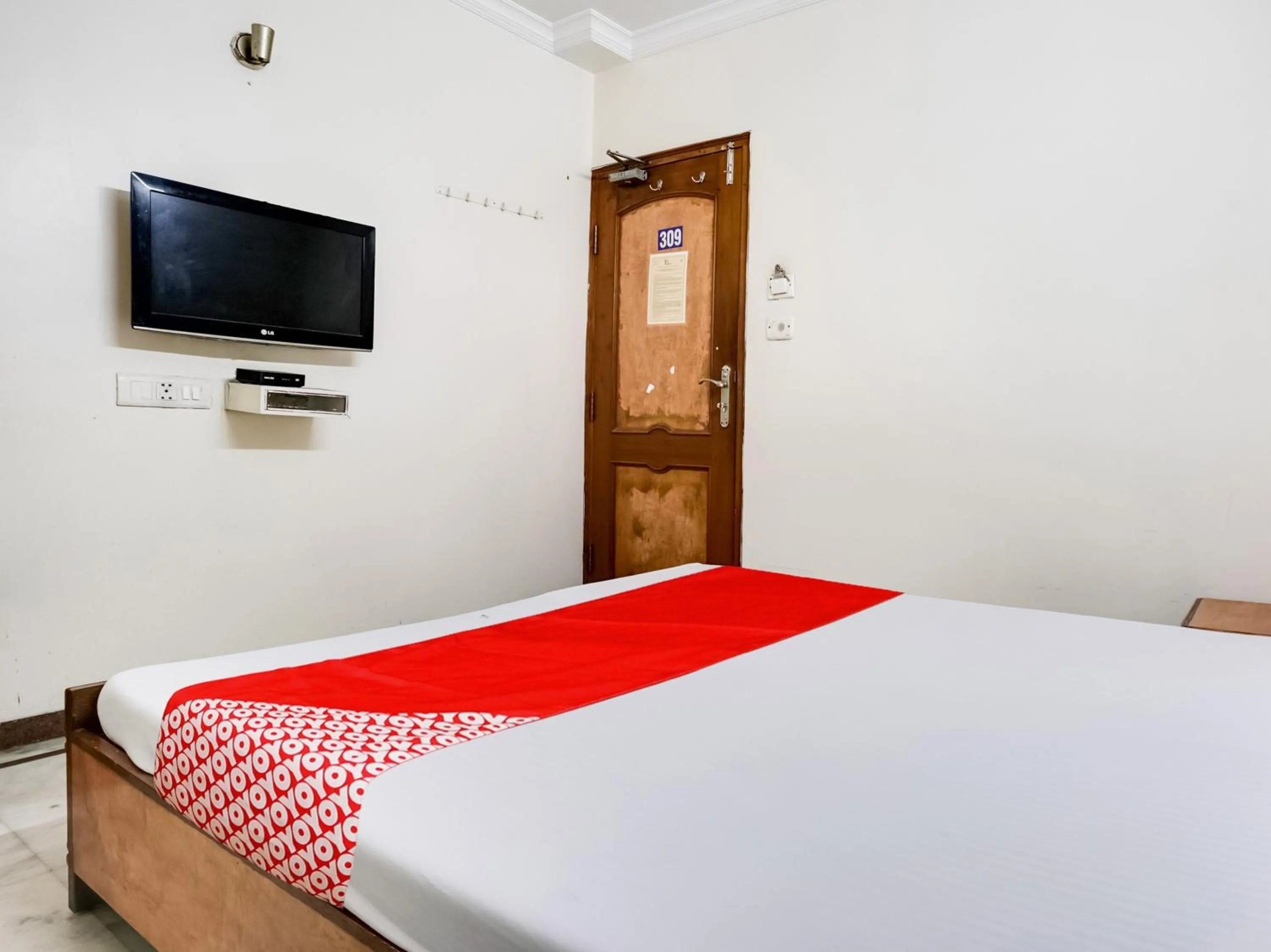 Bedroom, Bed in Hotel O Raj Palace