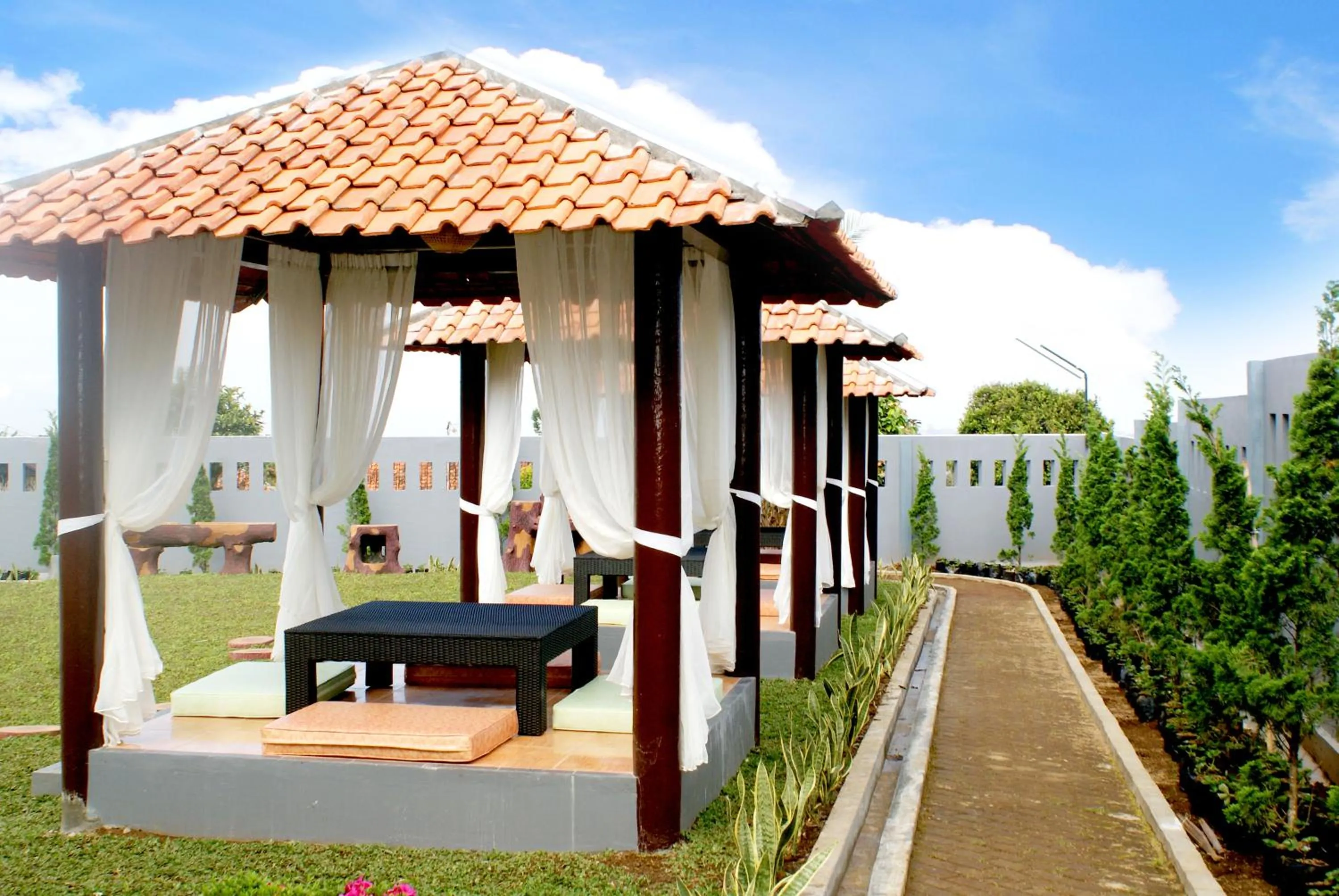 Area and facilities in Osmond Villa Resort