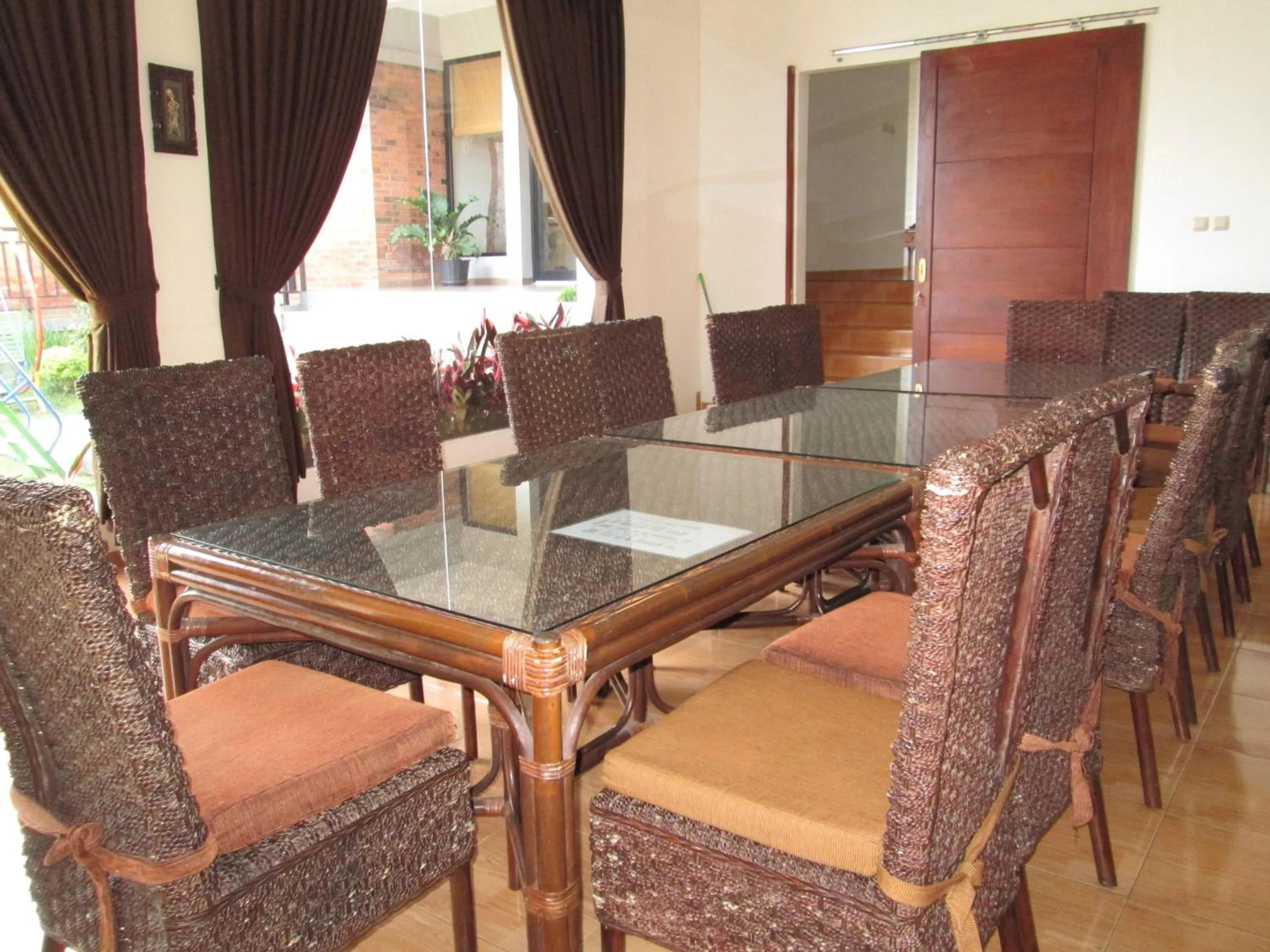 Dining area in Osmond Villa Resort