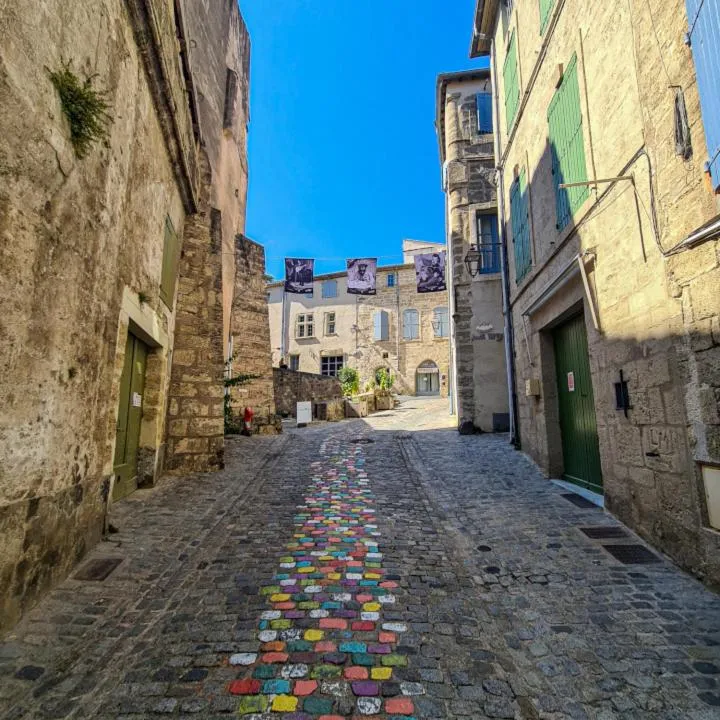 Neighbourhood in Au repère d'Argante