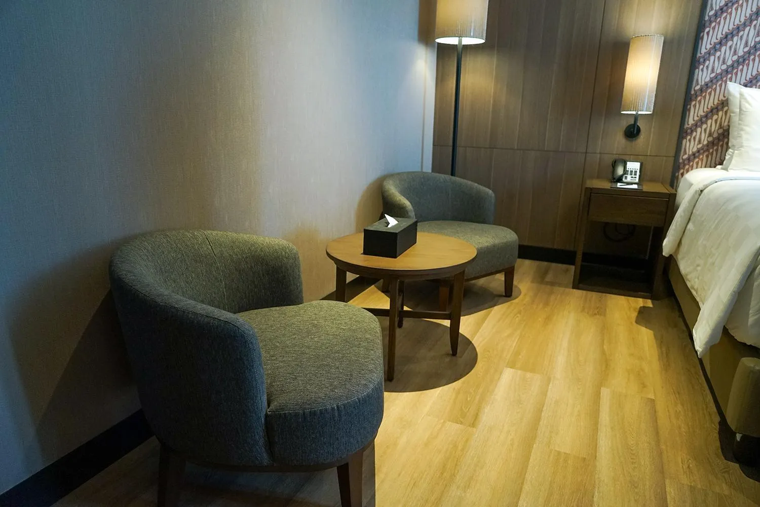 Seating area, Bed in Swiss-Belhotel Airport Yogyakarta