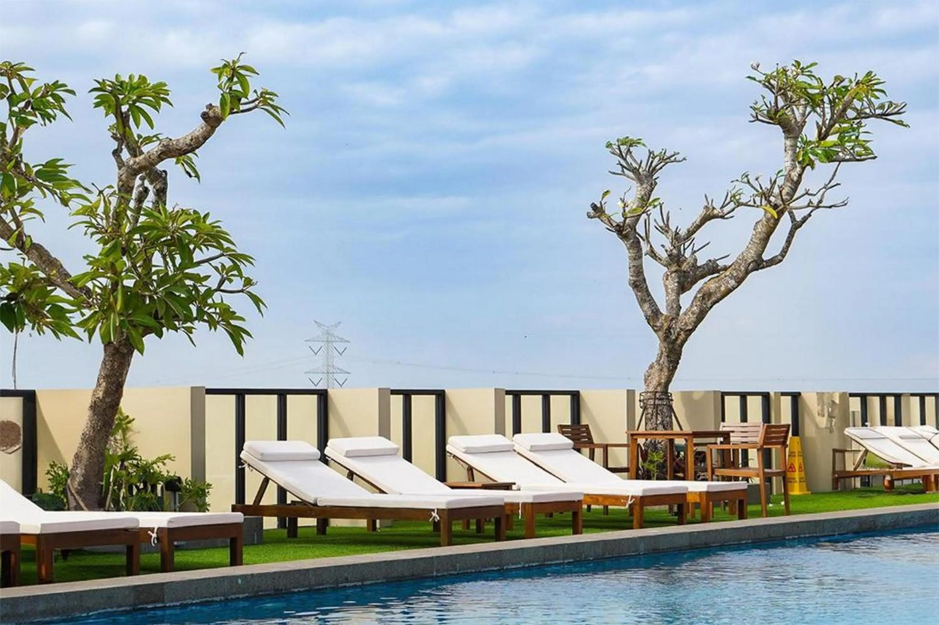 Swimming pool in Swiss-Belhotel Airport Yogyakarta