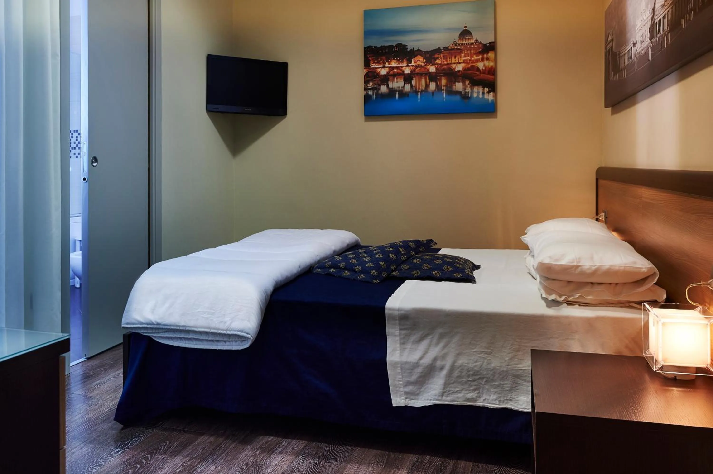 Photo of the whole room, Bed in Aleksandr