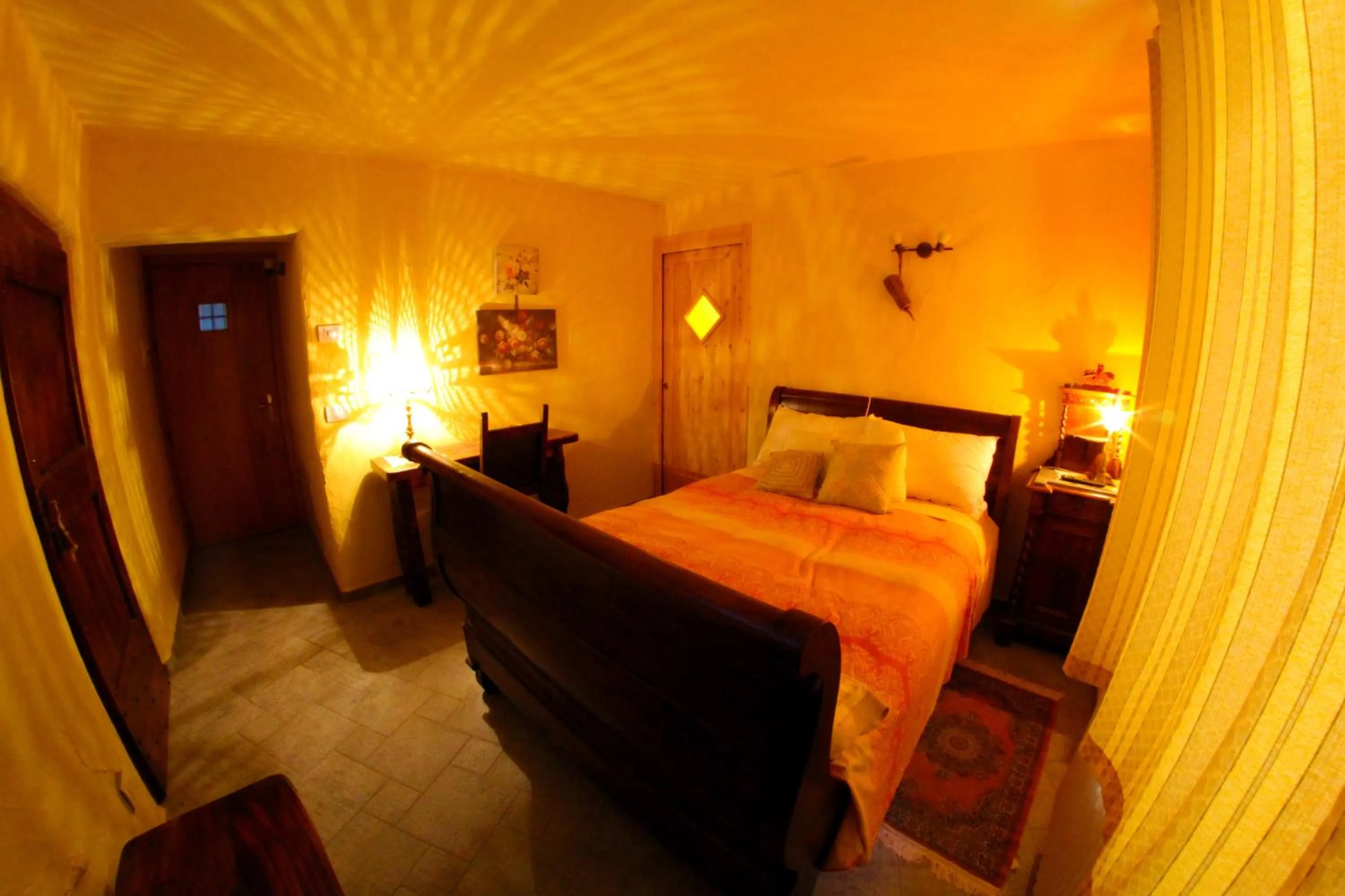 Bed in Maison Du-Noyer Chambres et Tables d'Hotes