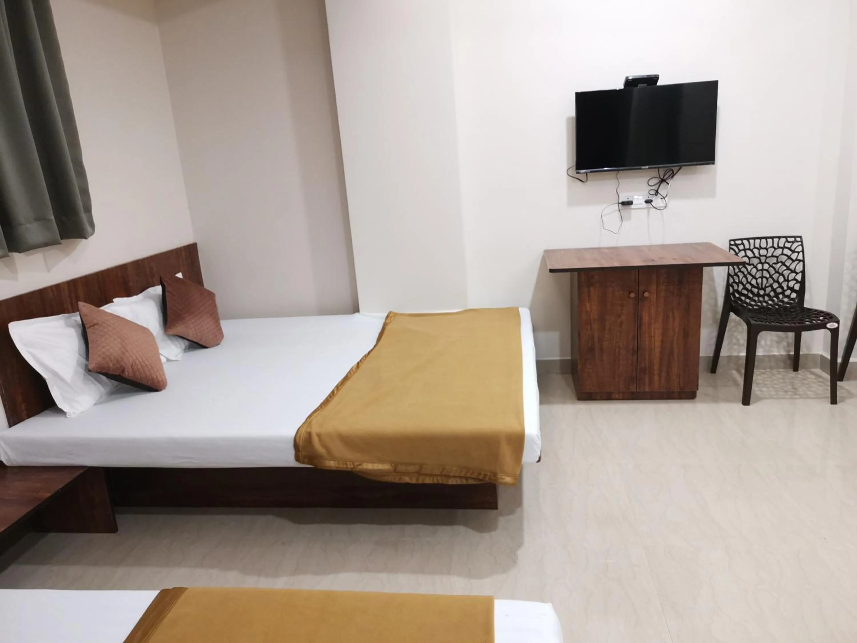 TV and multimedia, Bed in Hotel Darshan Grand