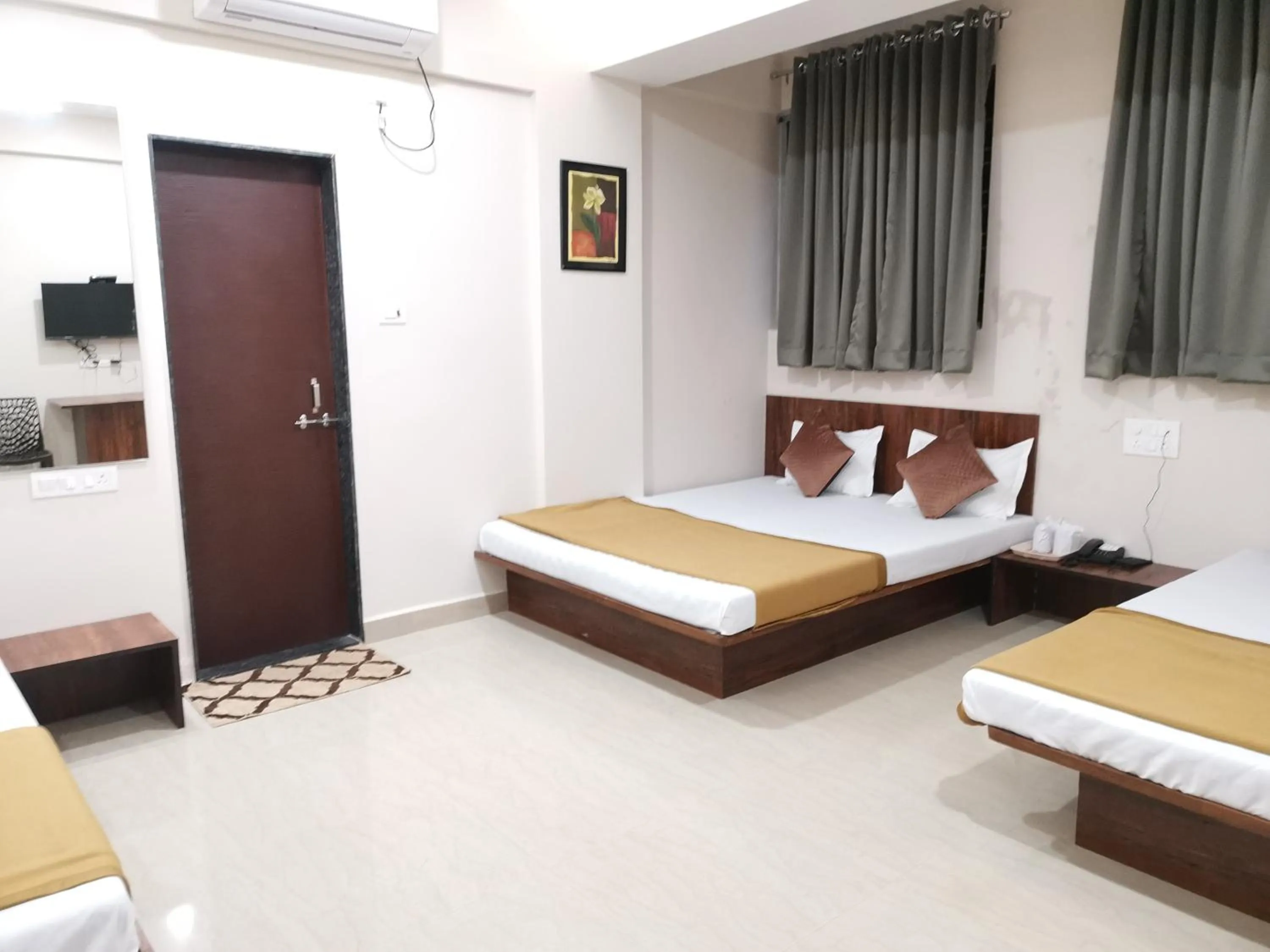 Photo of the whole room, Bed in Hotel Darshan Grand