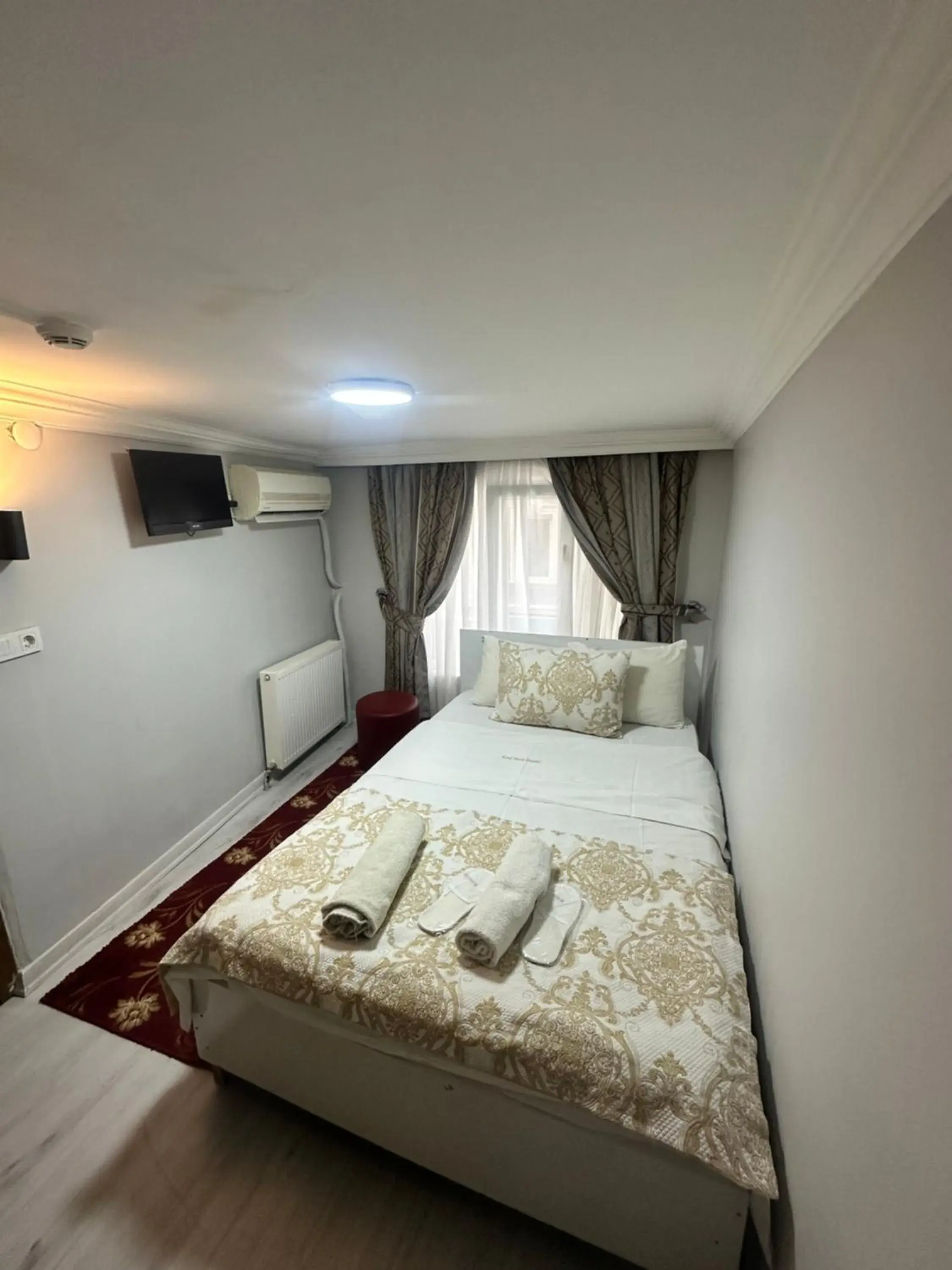 Single Room with Private Bathroom in Amore Hotel Istanbul Single Room with Private Bathroom in Amore Hotel Istanbul