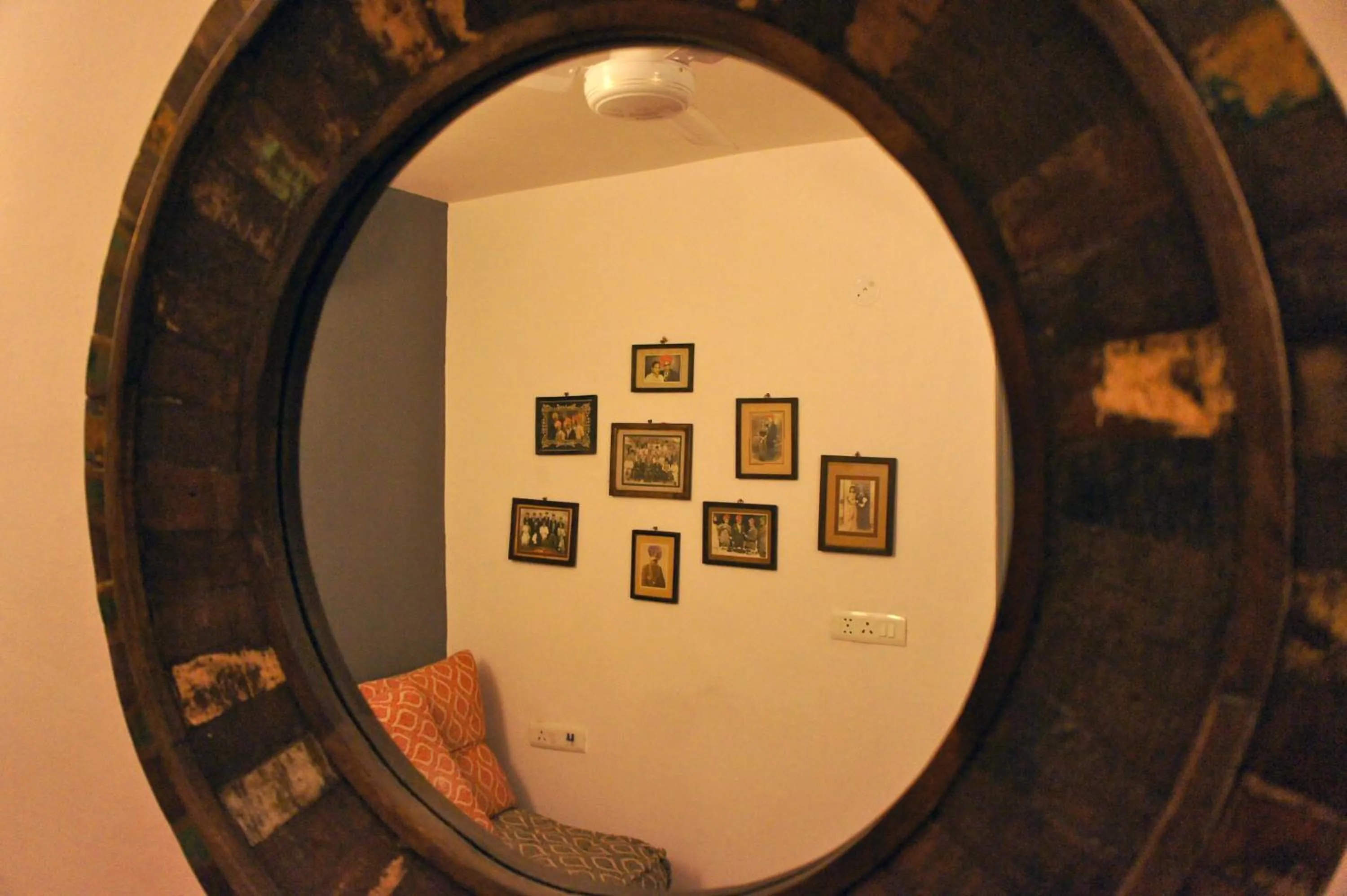 Library in Bed & Chai Guesthouse