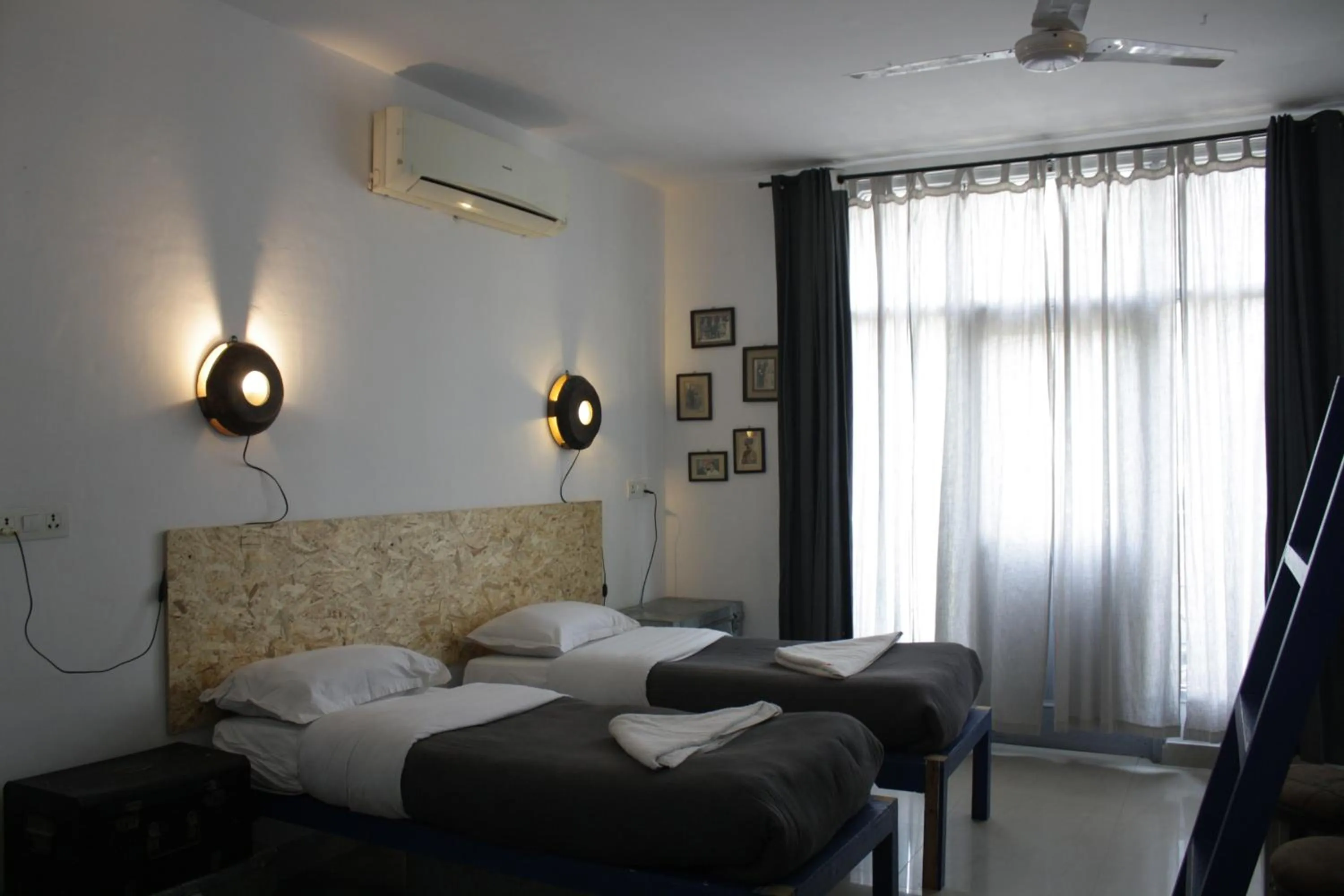 Photo of the whole room, Bed in Bed & Chai Guesthouse