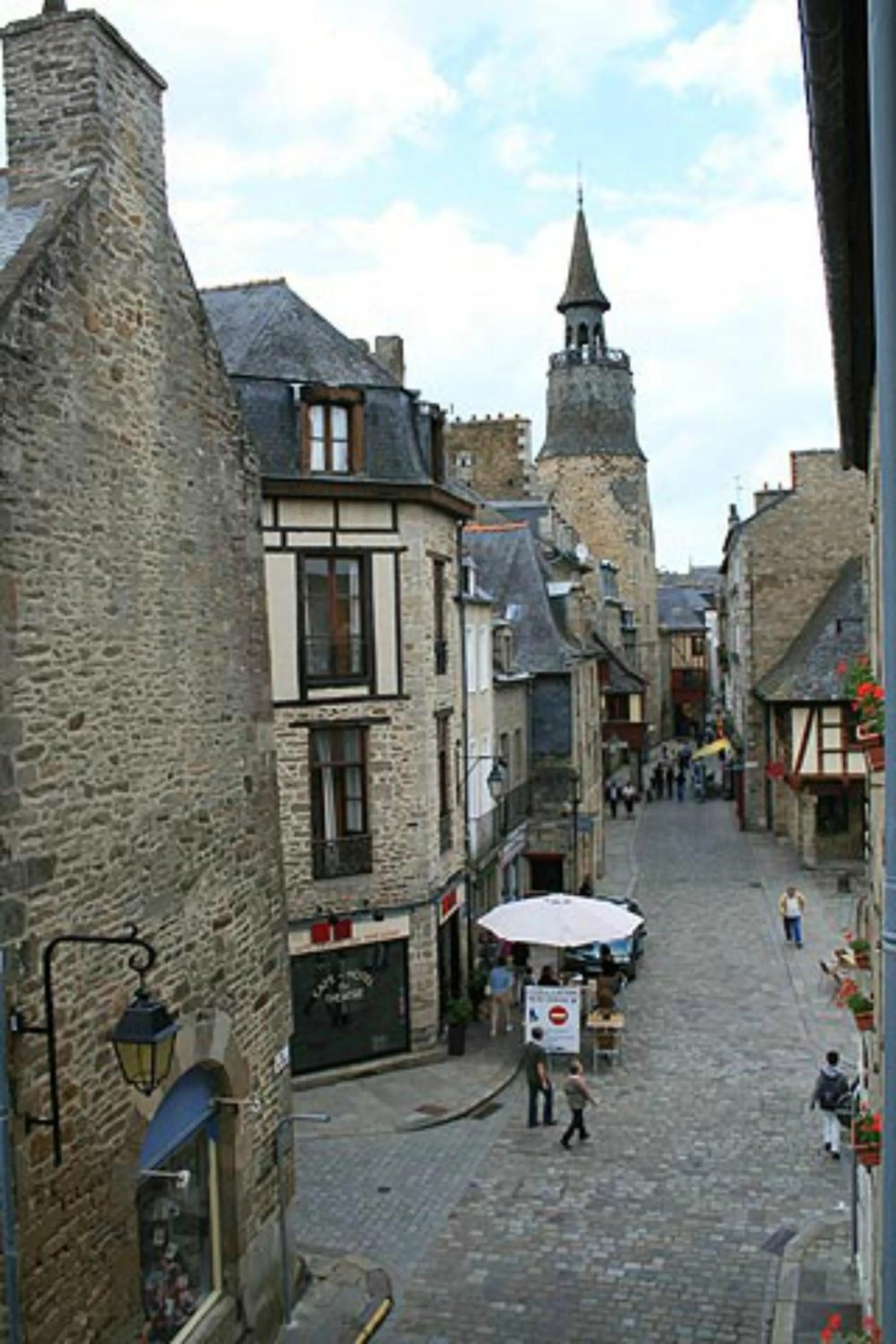 Nearby landmark in Historical Center- Le Studio de St-Sauveur