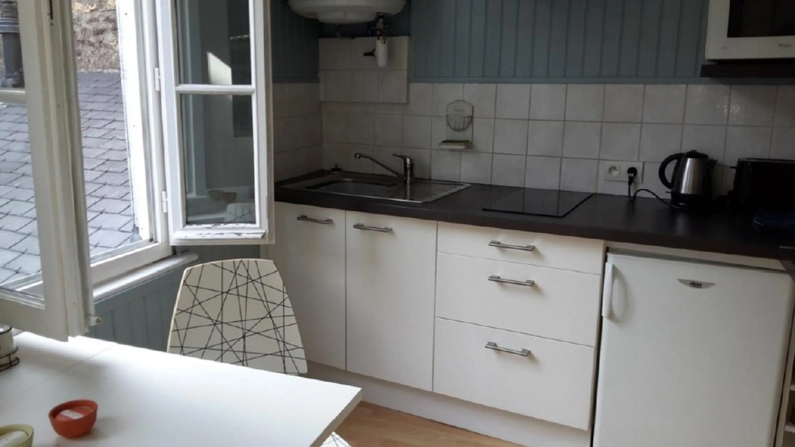 Kitchen or kitchenette in Historical Center- Le Studio de St-Sauveur