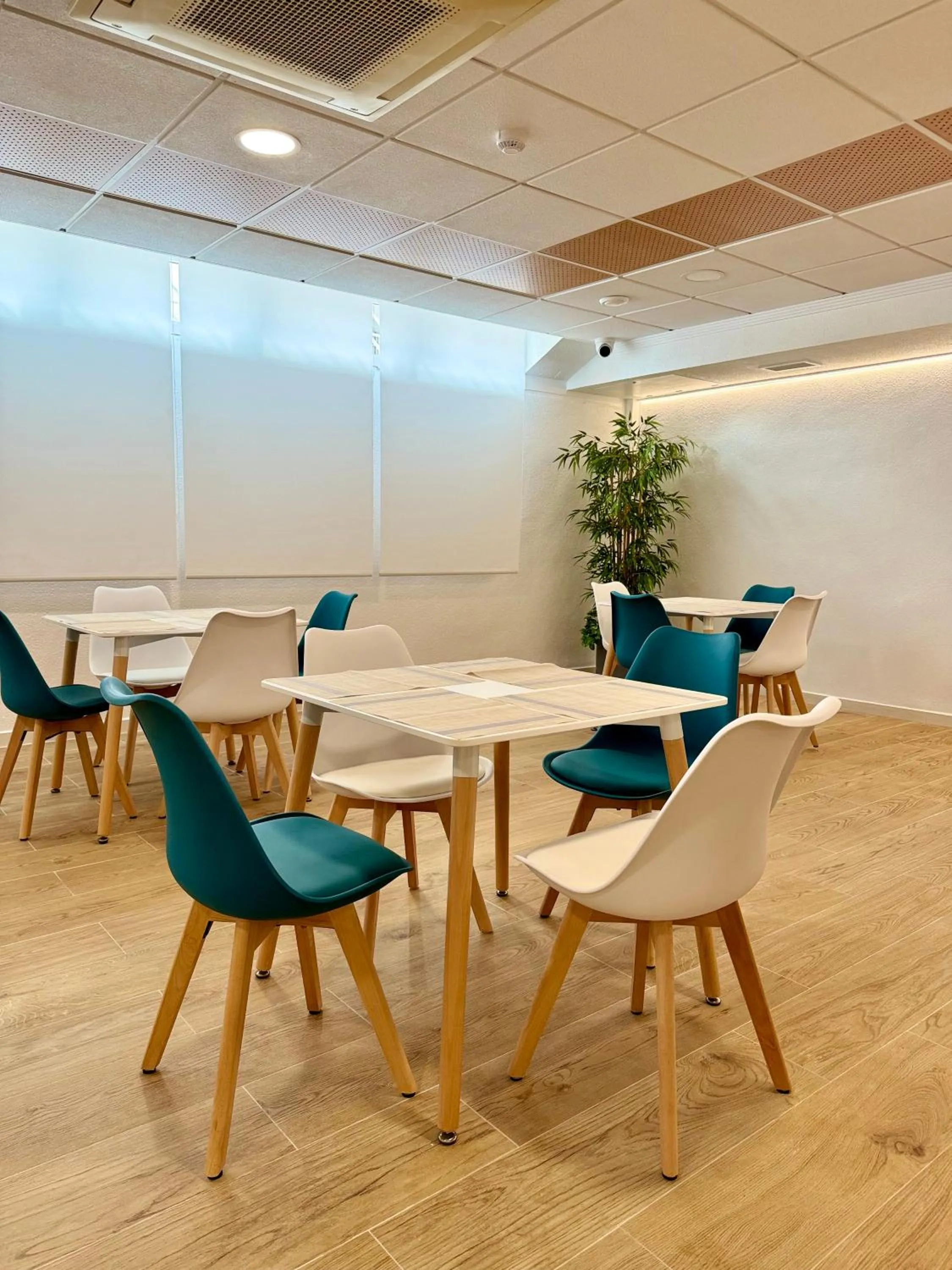 Buffet breakfast in Residencia Mediterraneo