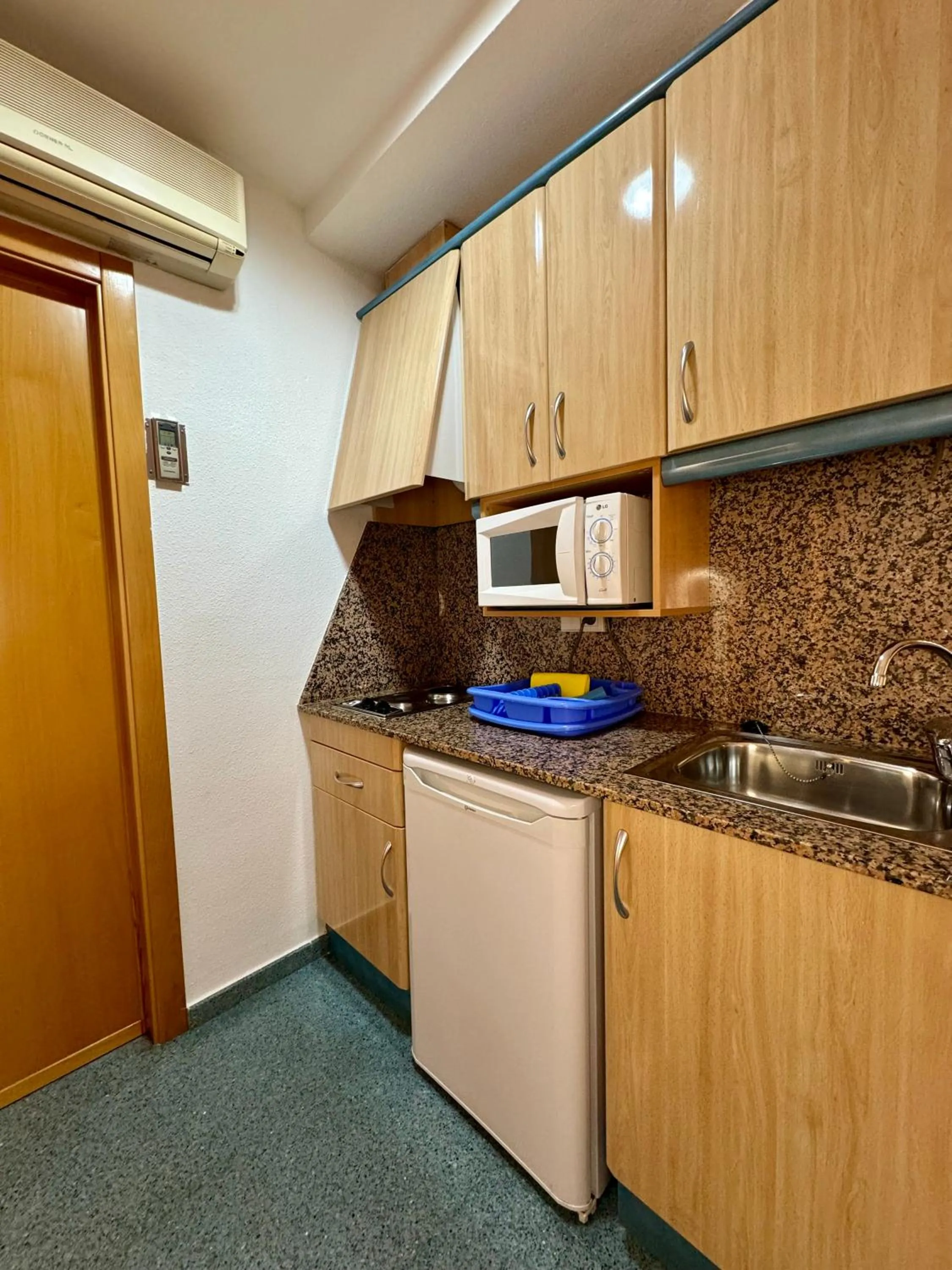 Kitchen or kitchenette in Residencia Mediterraneo