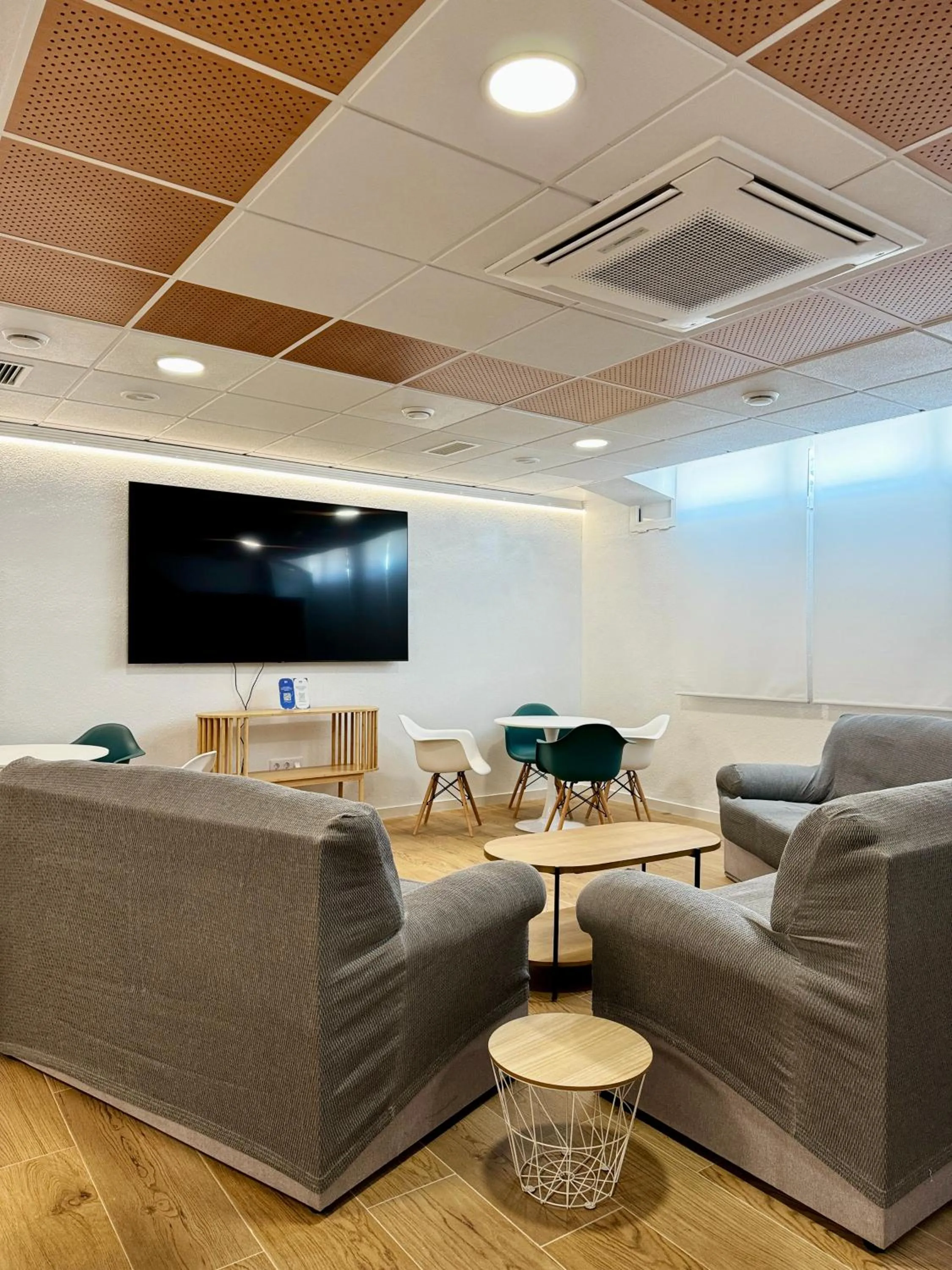 Communal lounge/ TV room in Residencia Mediterraneo