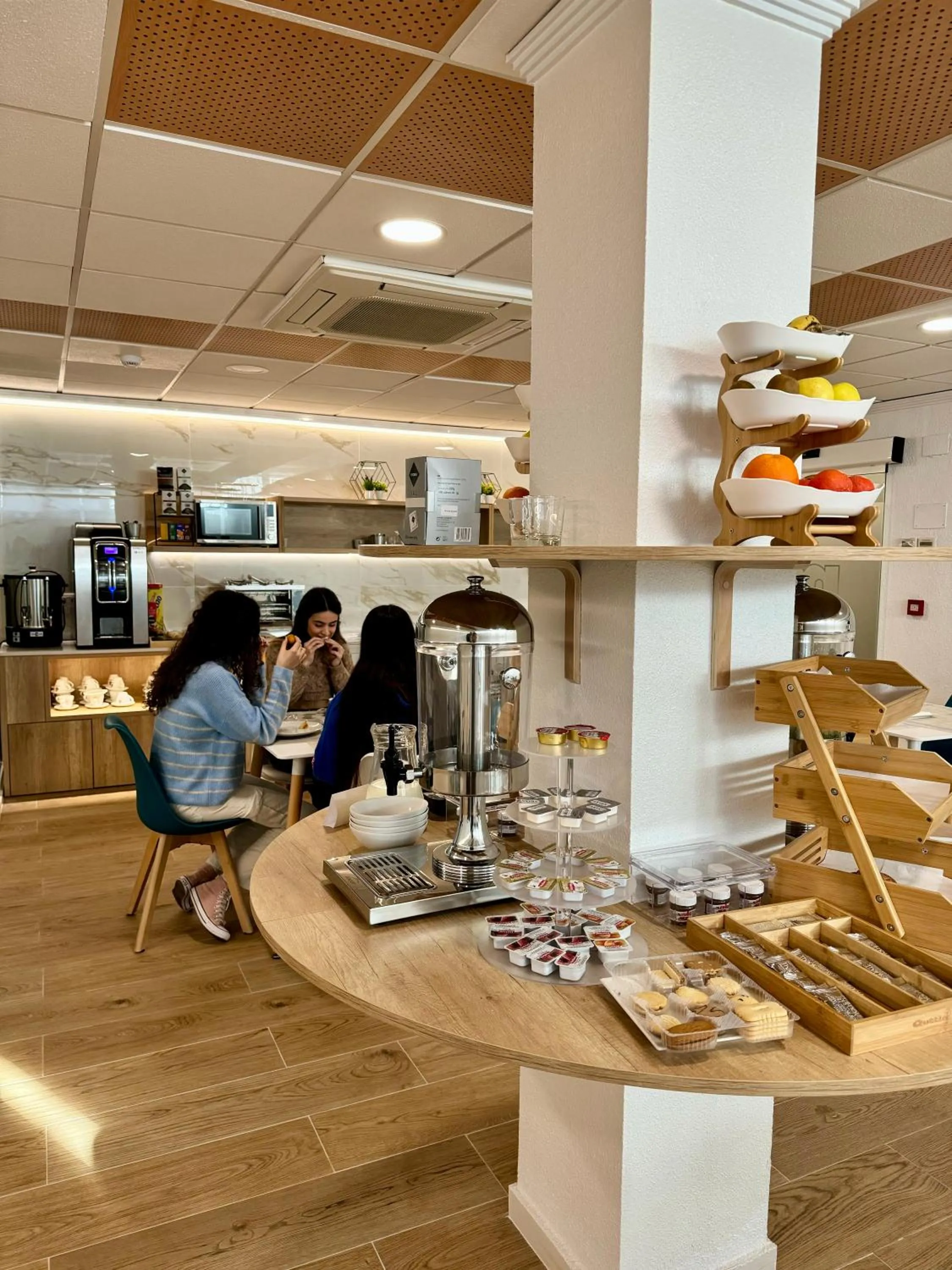 Buffet breakfast in Residencia Mediterraneo