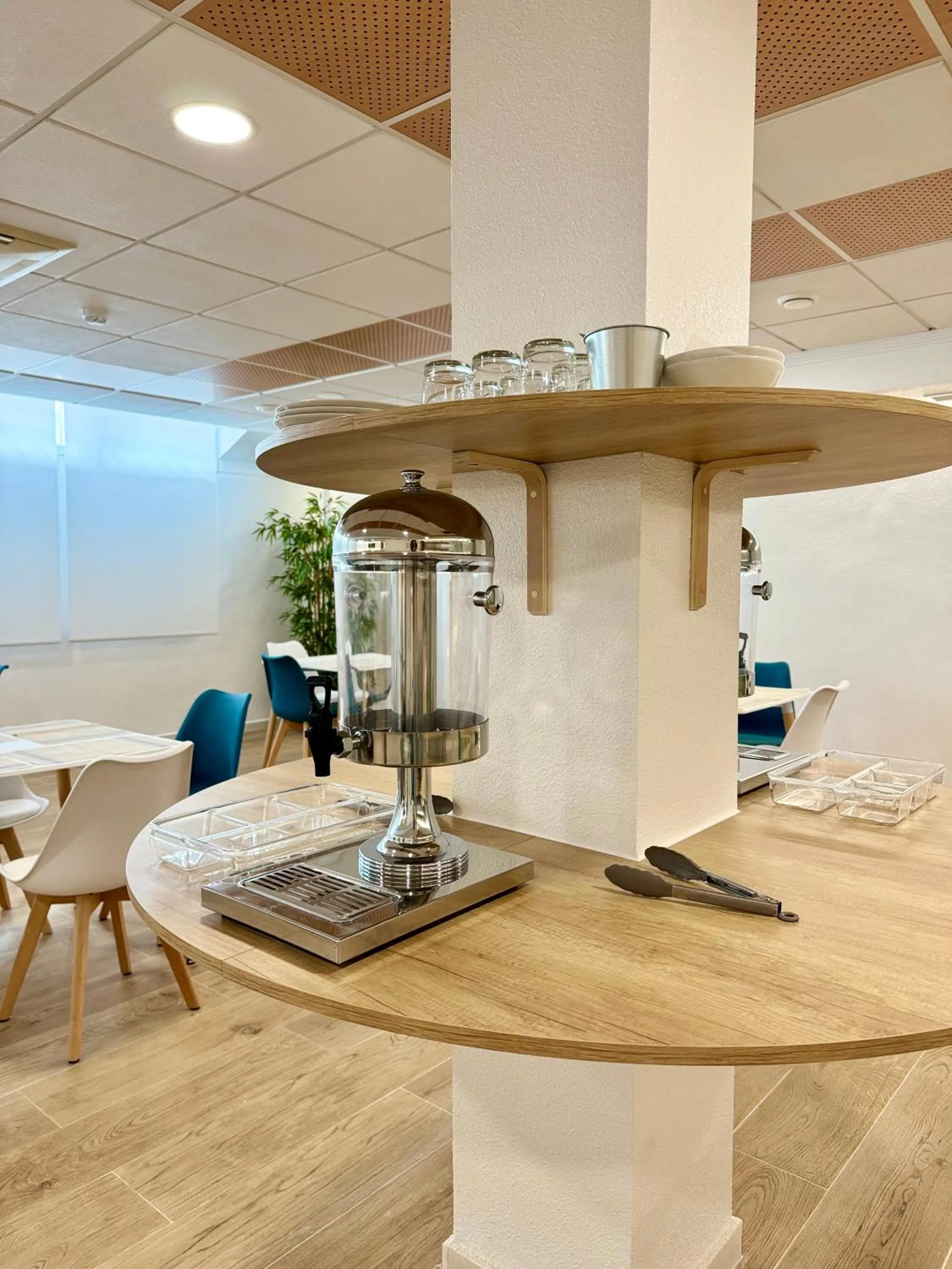 Buffet breakfast in Residencia Mediterraneo