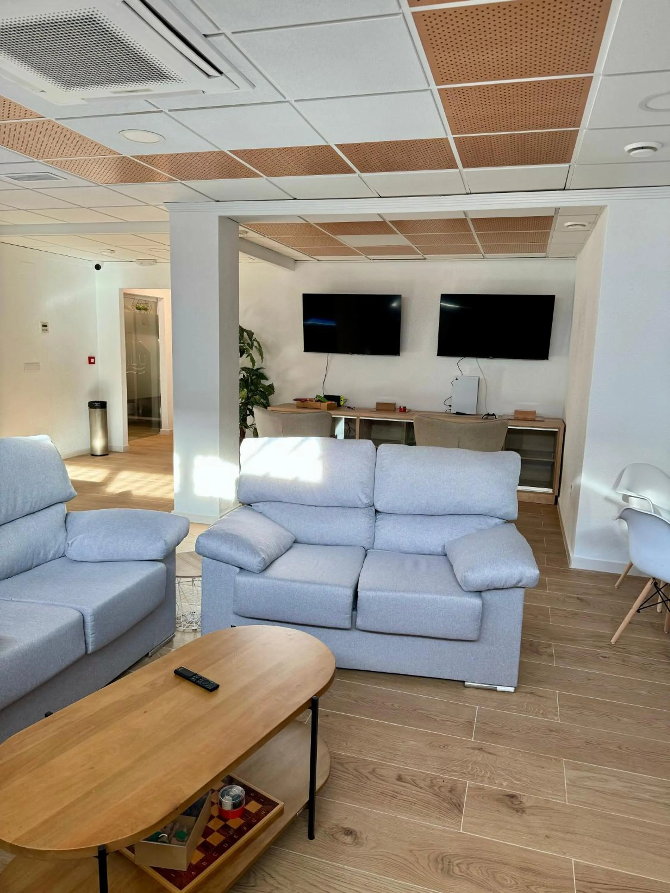 Communal lounge/ TV room in Residencia Mediterraneo
