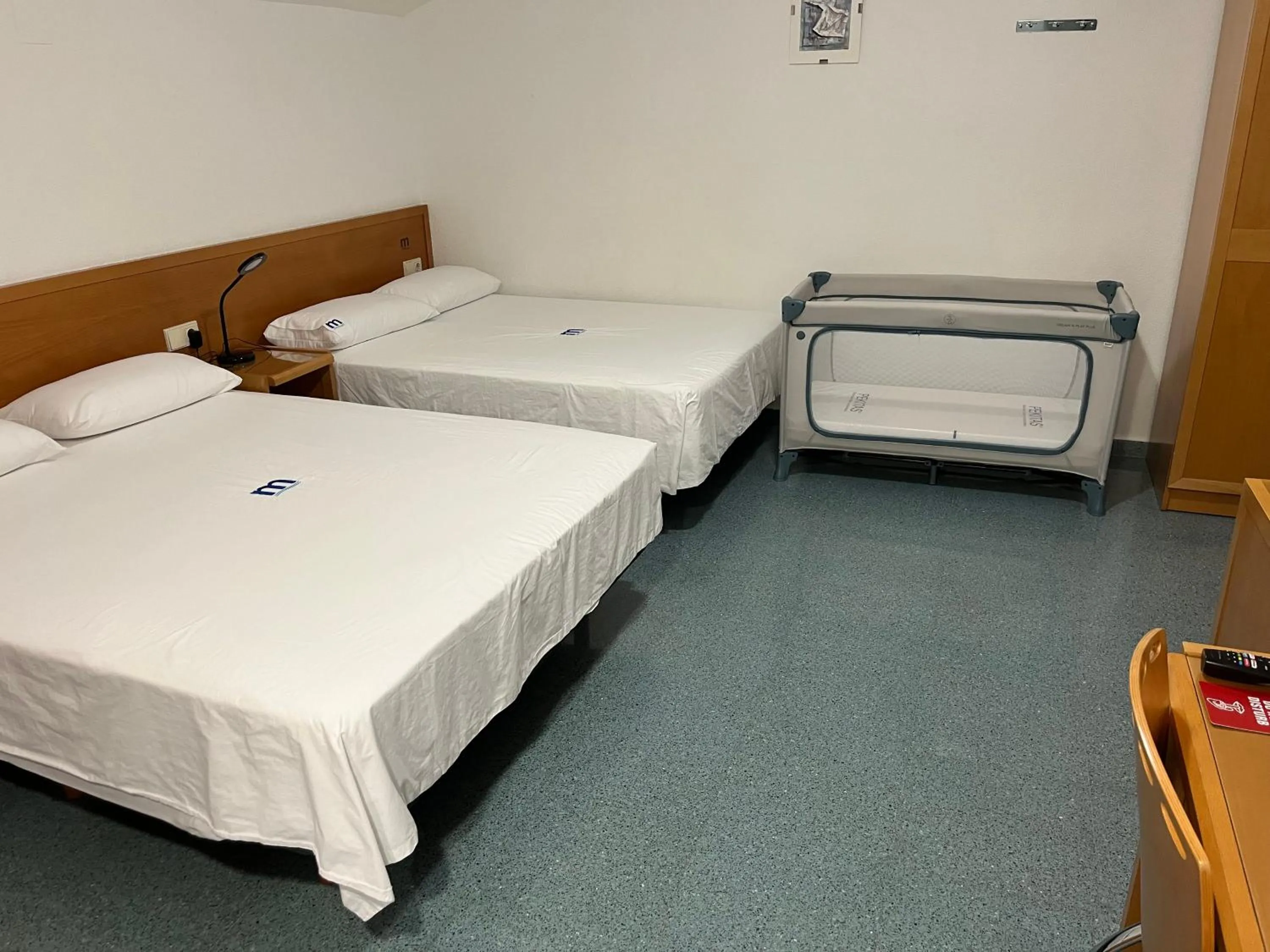 cot, Bed in Residencia Mediterraneo