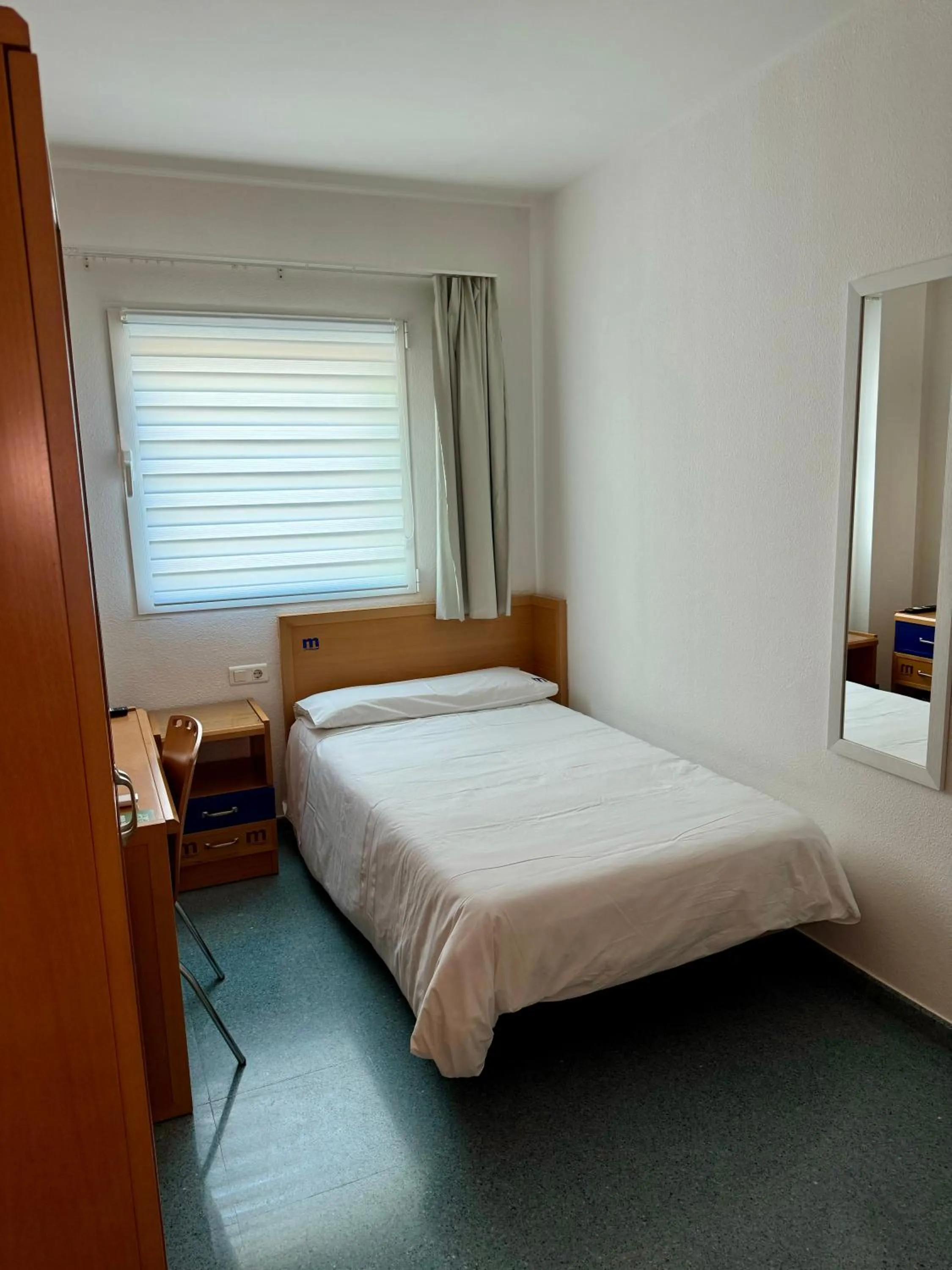 Bedroom, Bed in Residencia Mediterraneo