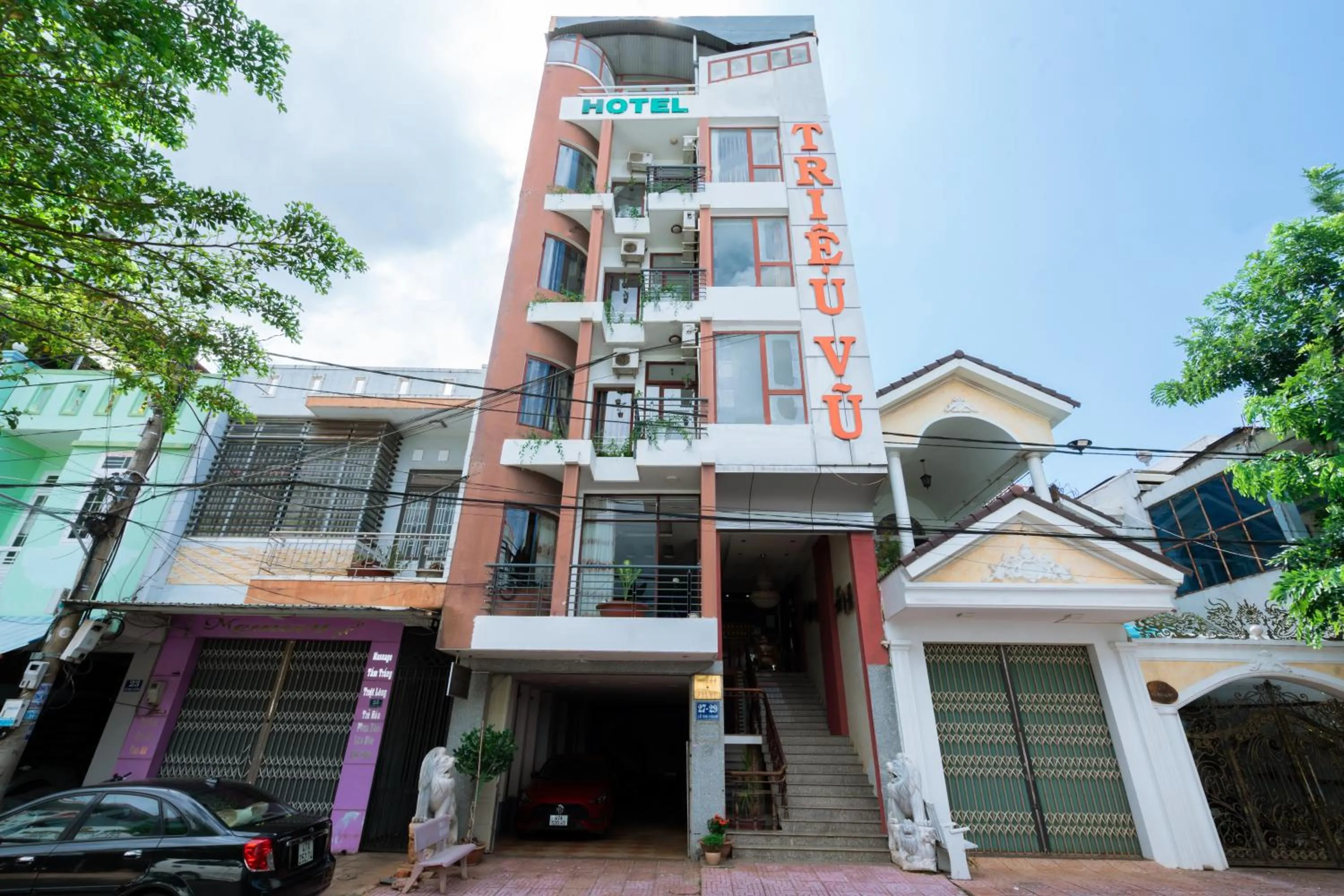 Property building in Triệu Vũ Hotel & Apartment