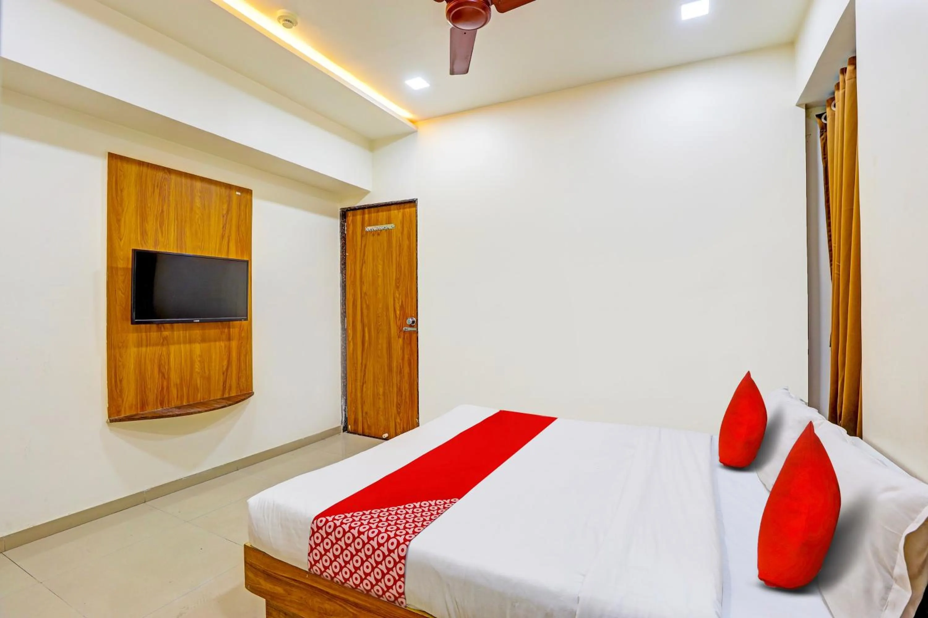 Bedroom, Dining Area in Hotel Madhav,Ahmedabad